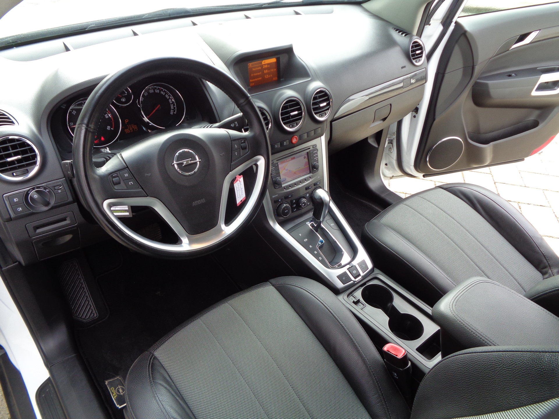 OPEL Antara 2.2 CDTi Cosmo 4WD Automatic-image-6
