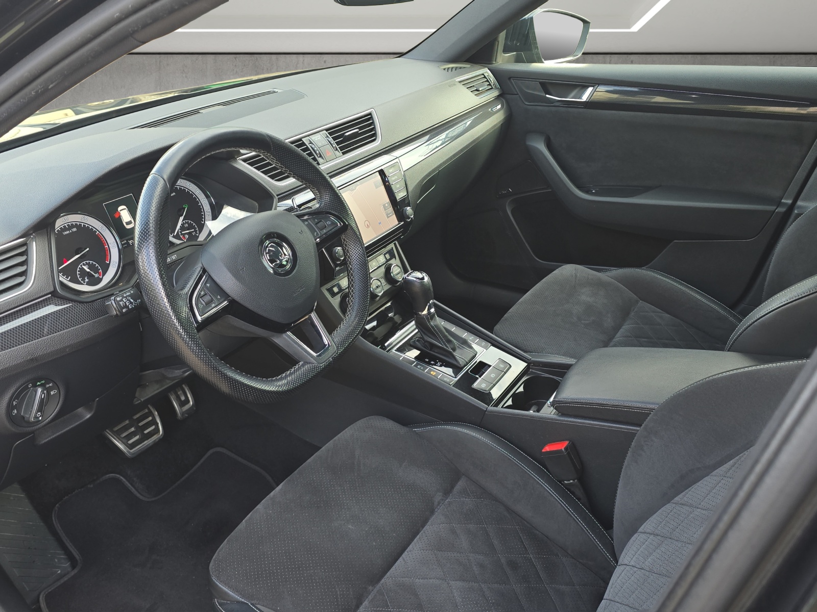 SKODA Superb Combi 2.0 TSI Sport Line DSG 4x4-image-8