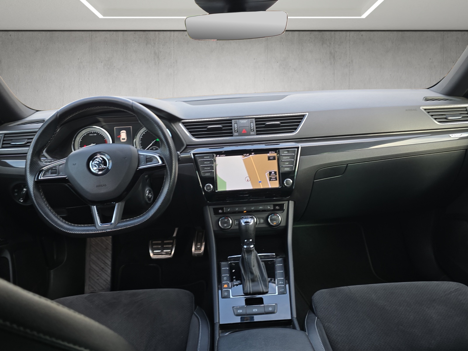 SKODA Superb Combi 2.0 TSI Sport Line DSG 4x4-image-9