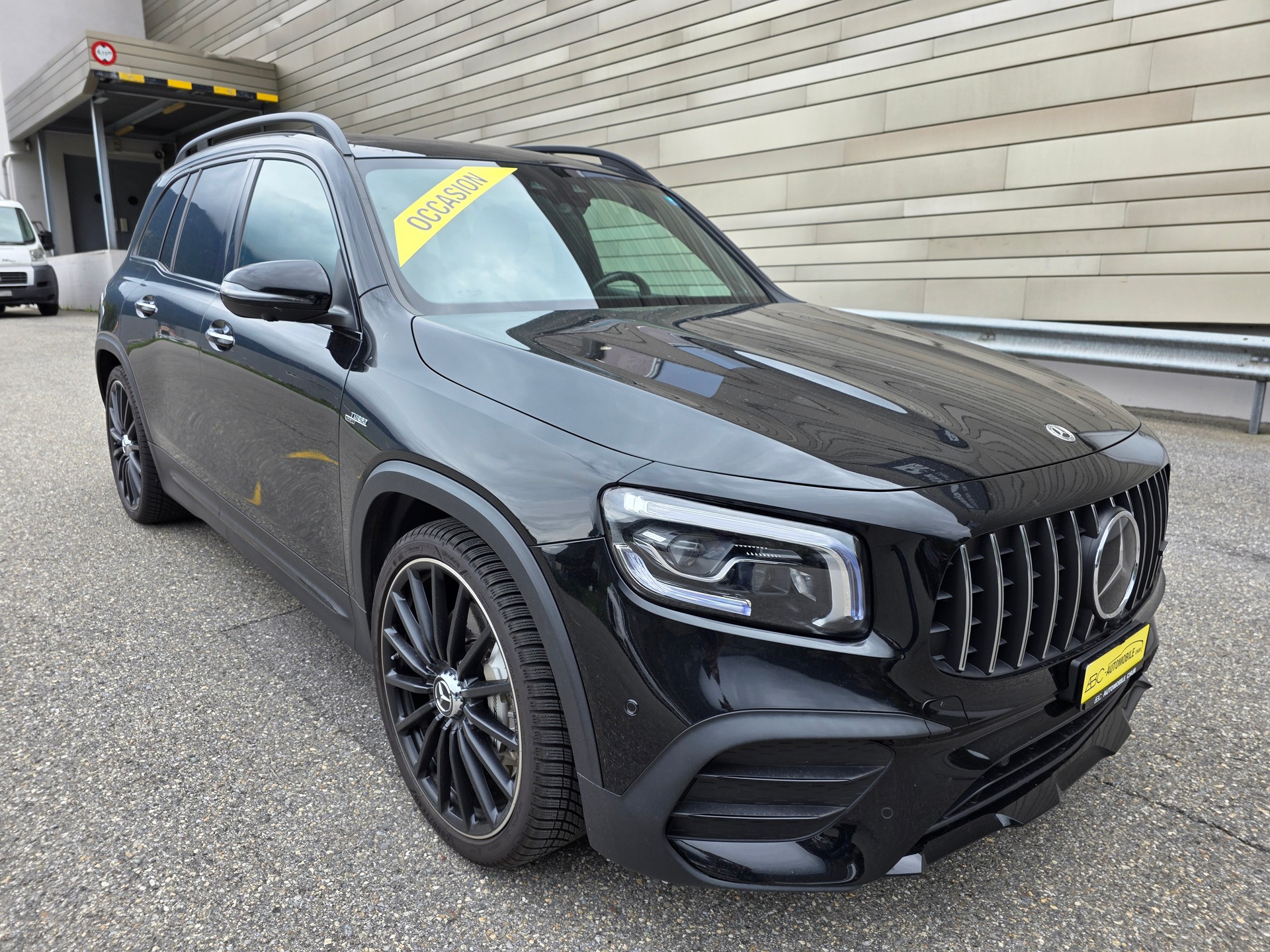 MERCEDES-BENZ GLB 35 AMG 4Matic 8G-Tronic BLACK LINE-showroom-element-1