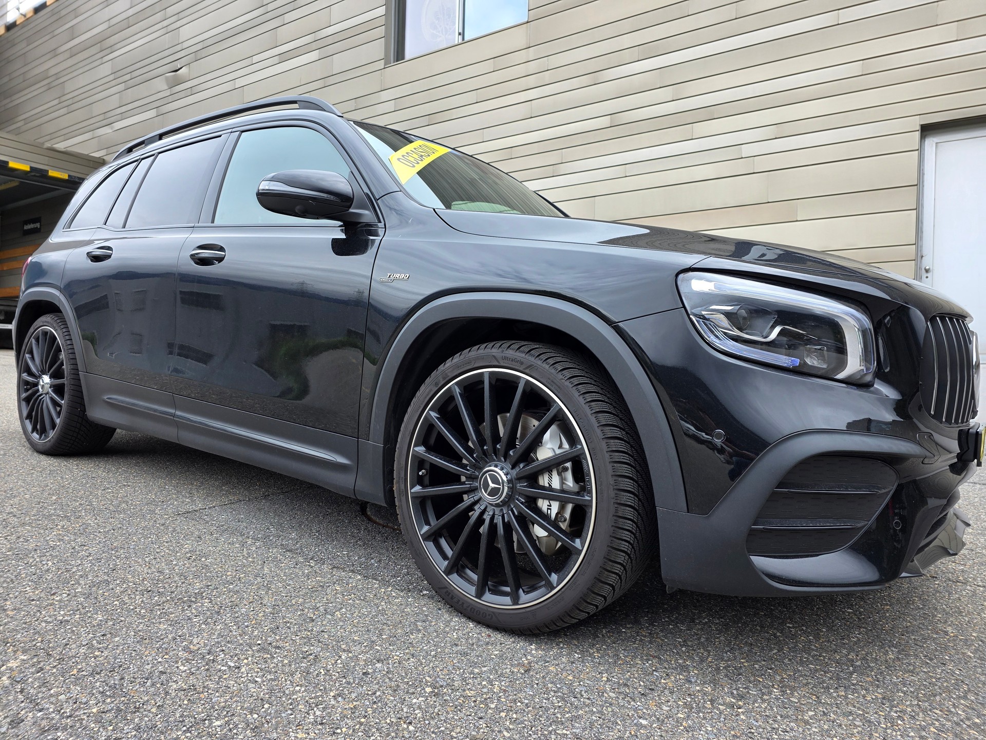 MERCEDES-BENZ GLB 35 AMG 4Matic 8G-Tronic BLACK LINE-showroom-element-2
