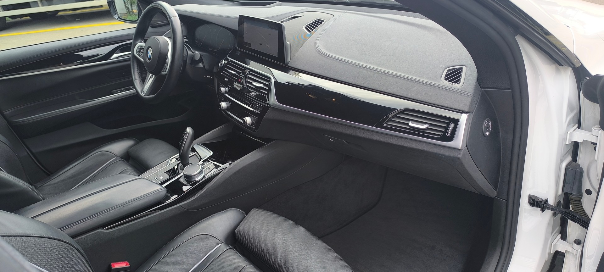 BMW 630d GT xDrive M-Sportpaket Steptronic-image-11