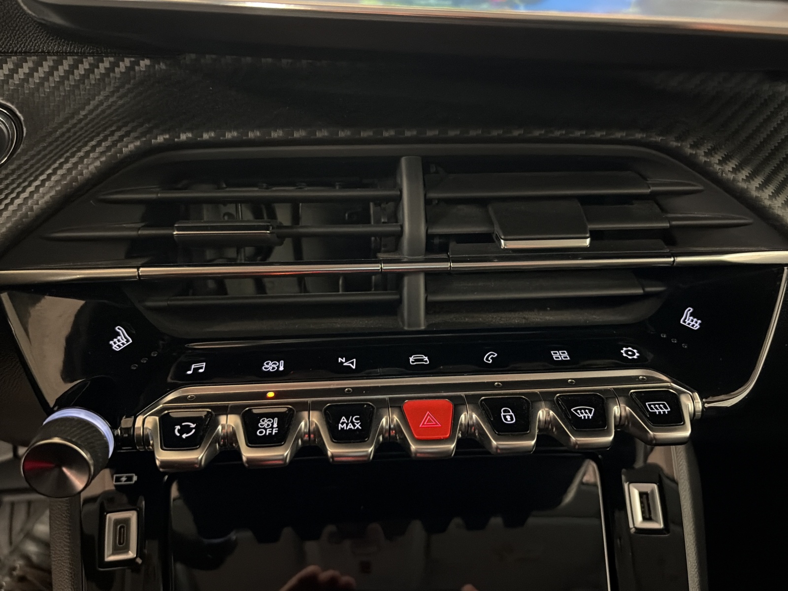 PEUGEOT 208 1.2 PureTech 130 PS Allure Pack-image-16