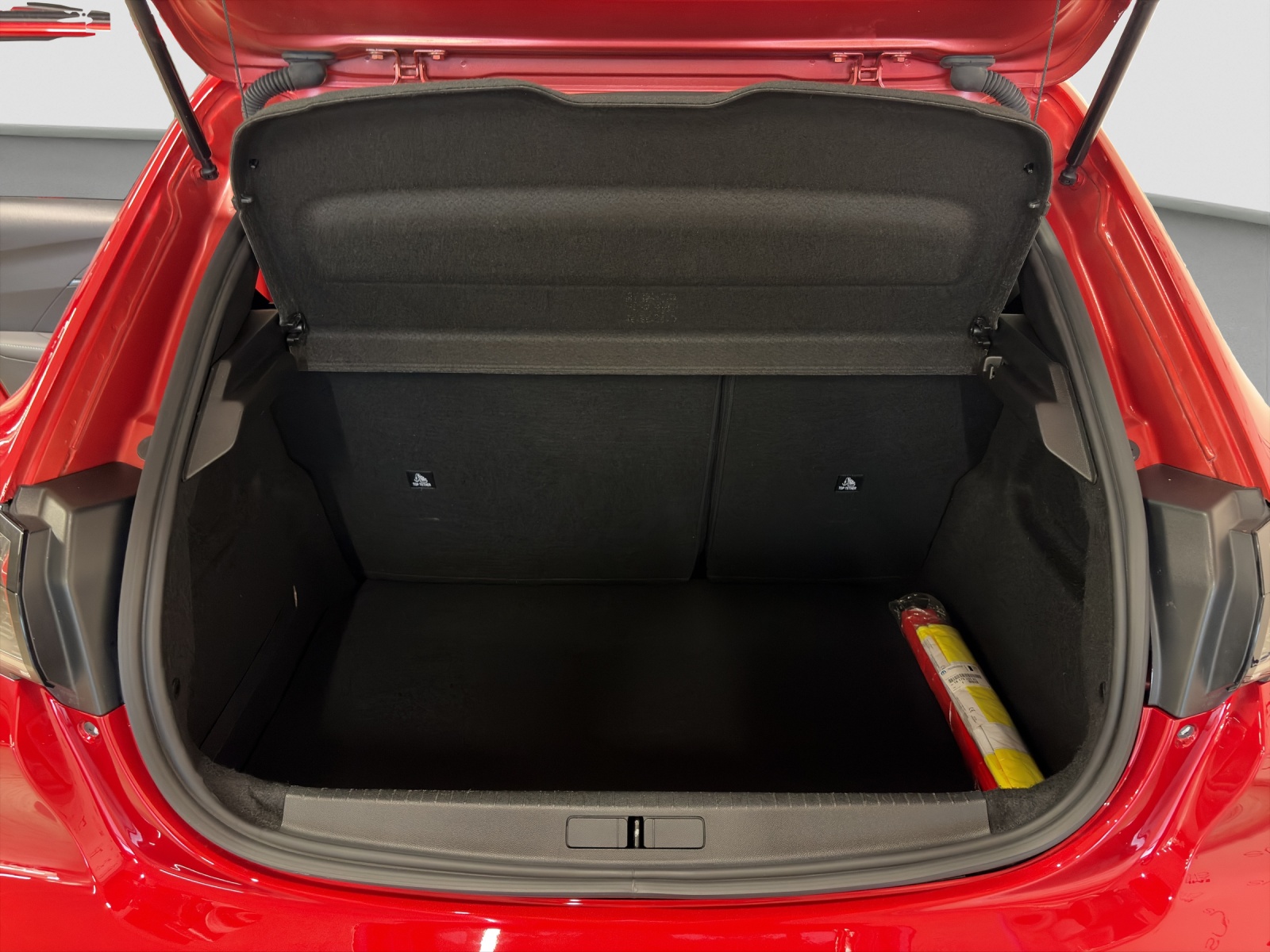 PEUGEOT 208 1.2 PureTech 130 PS Allure Pack-image-13