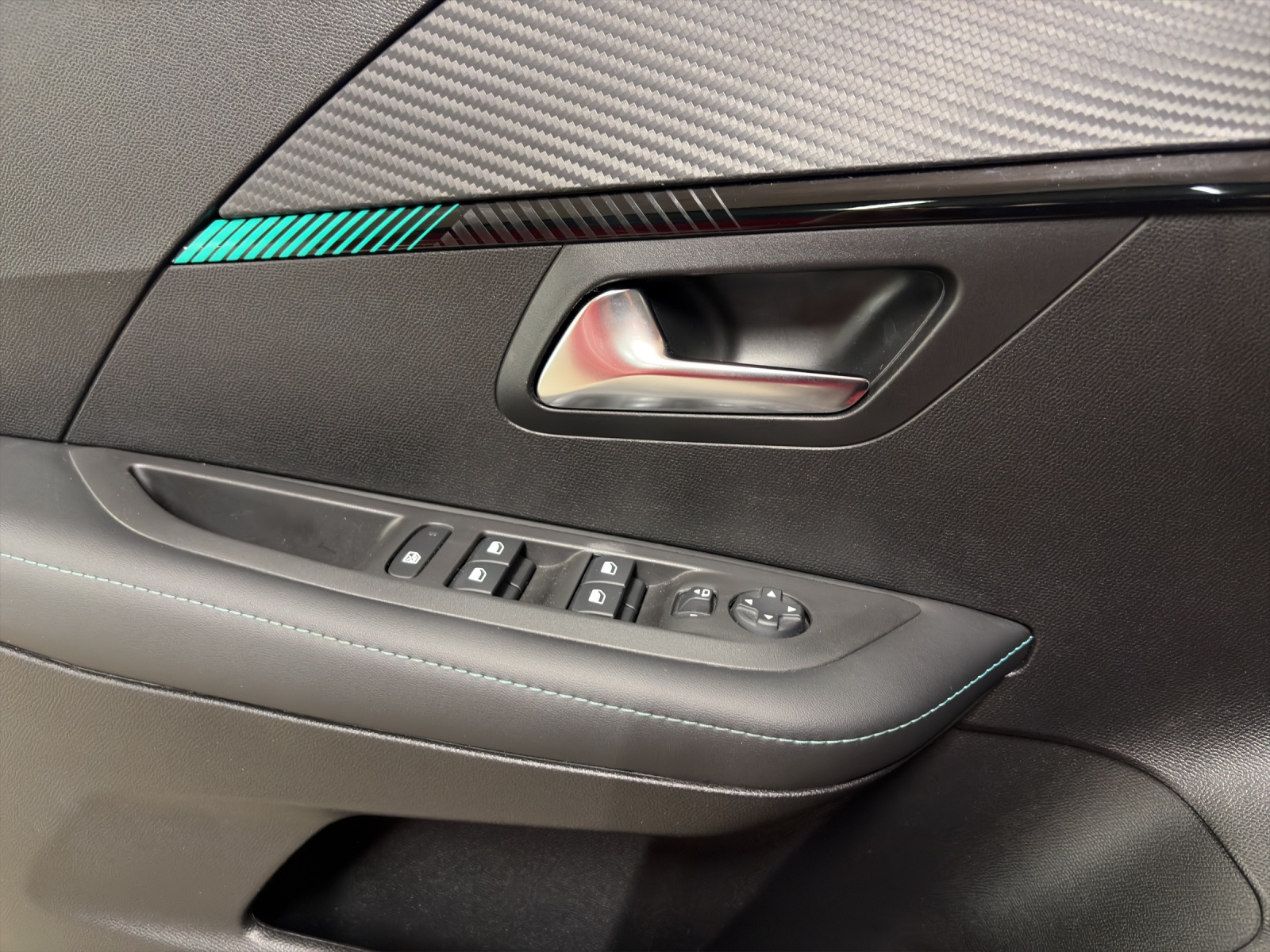 PEUGEOT 208 1.2 PureTech 130 PS Allure Pack-image-11