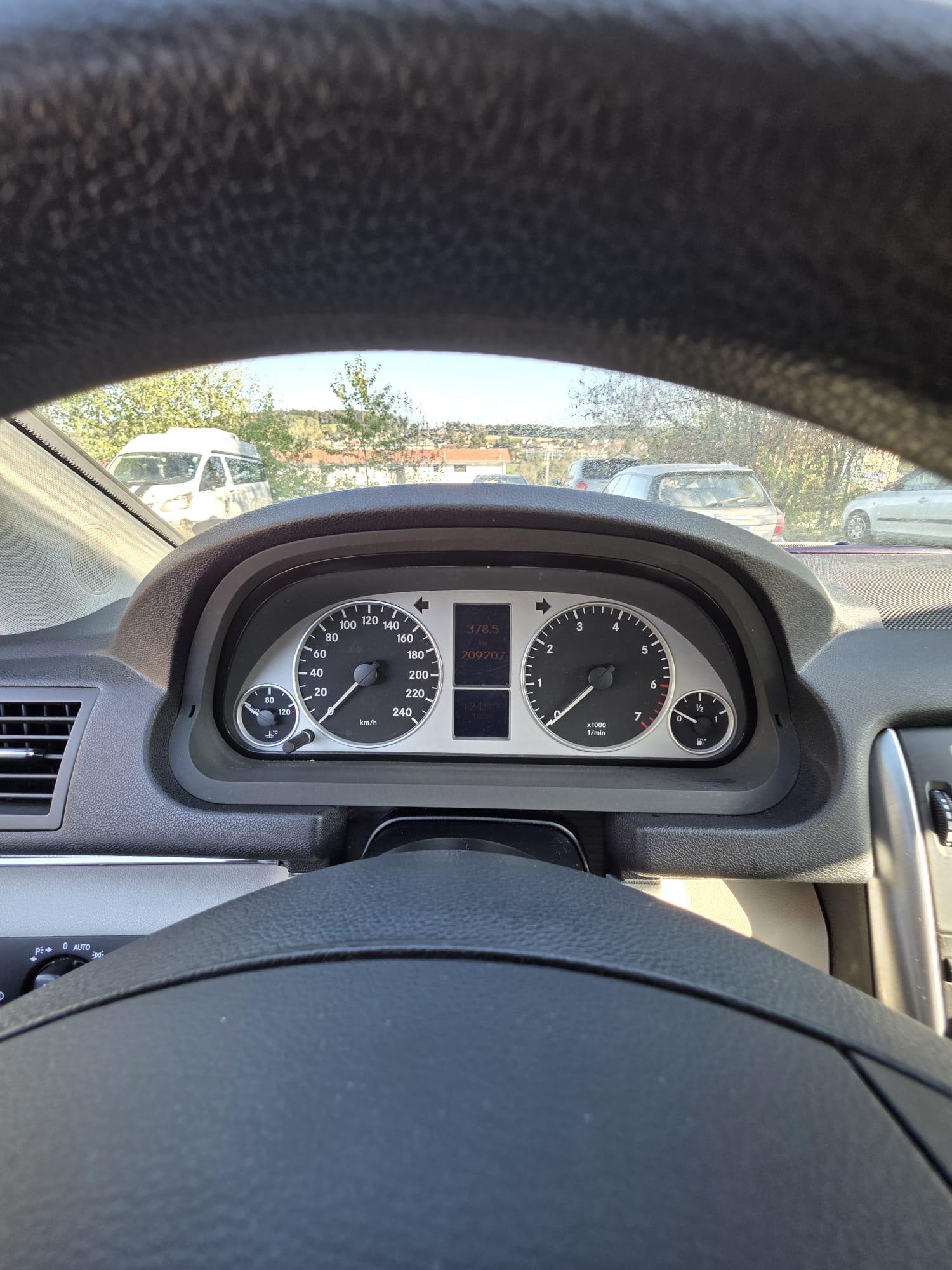 MERCEDES-BENZ B 200-image-6