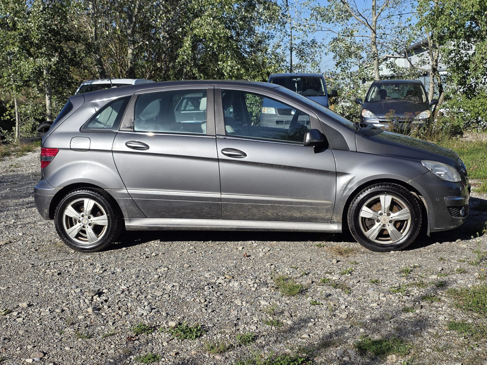 MERCEDES-BENZ B 200-image-1