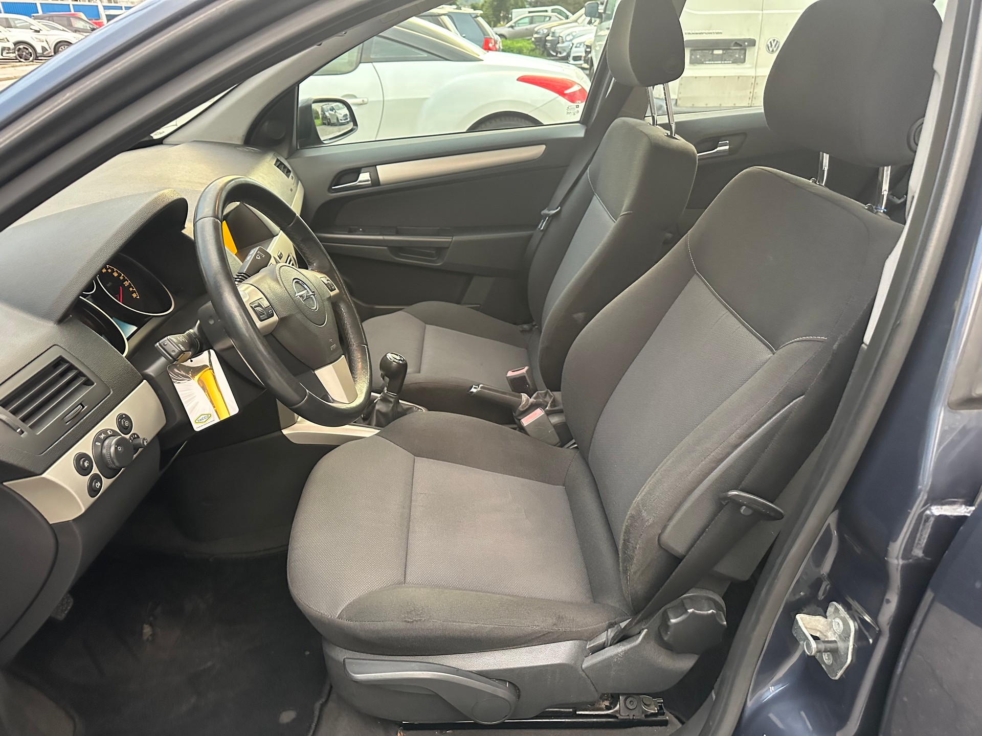 OPEL Astra 1.8i 16V Enjoy-image-8
