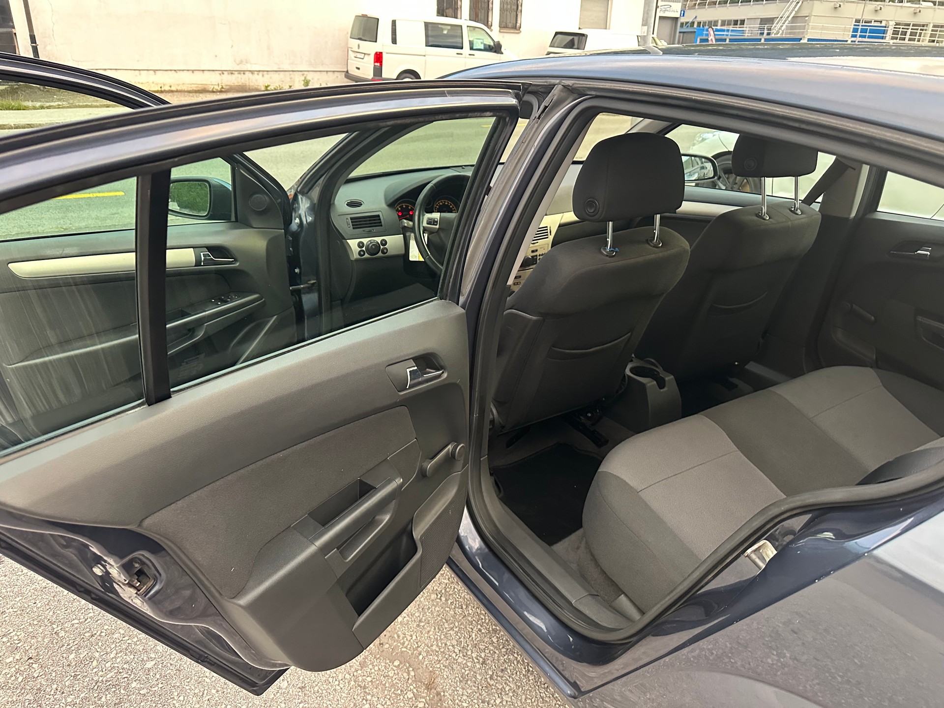 OPEL Astra 1.8i 16V Enjoy-image-9