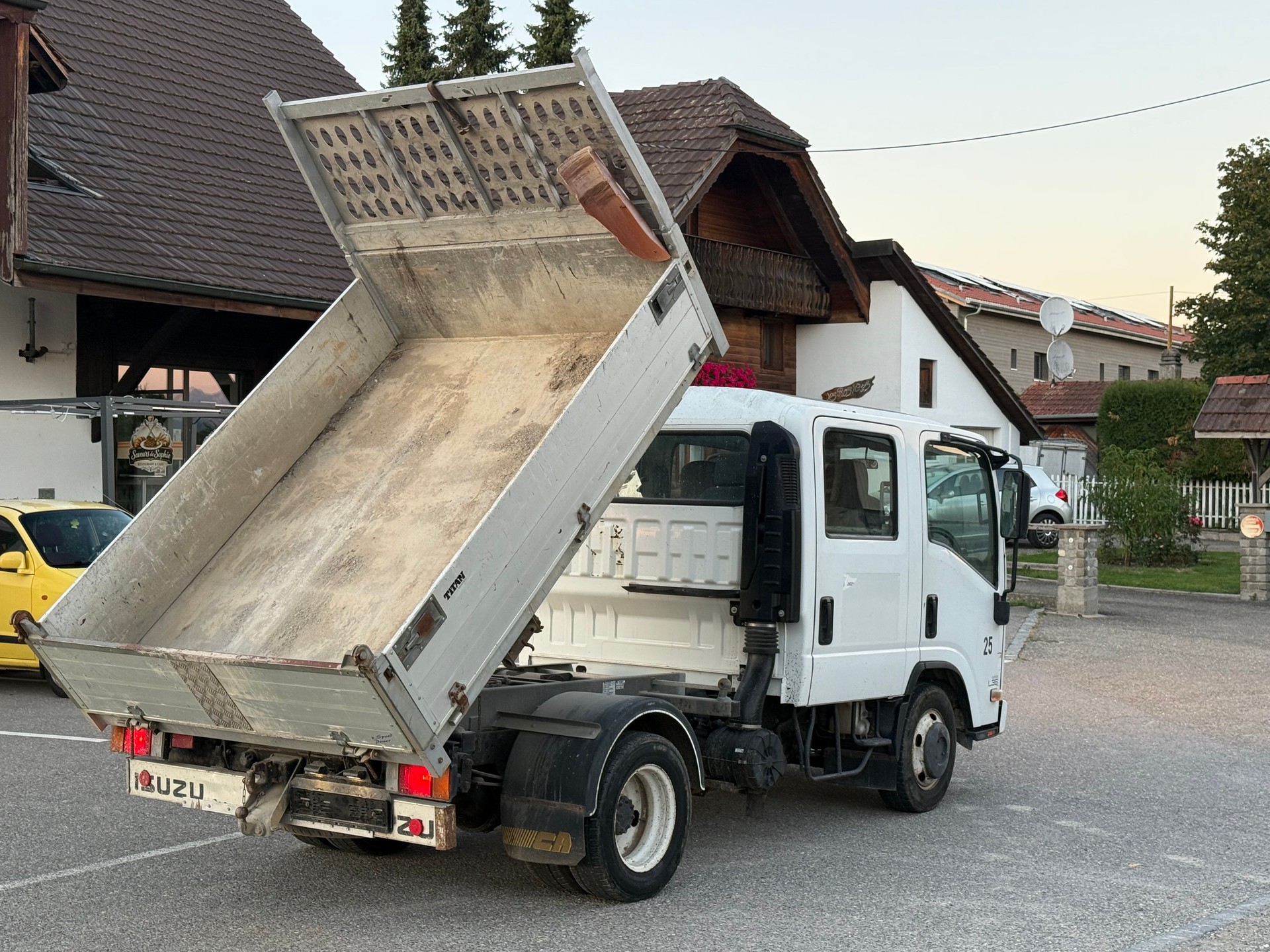 ISUZU NLR 85 - L 35 G CREW-image-4