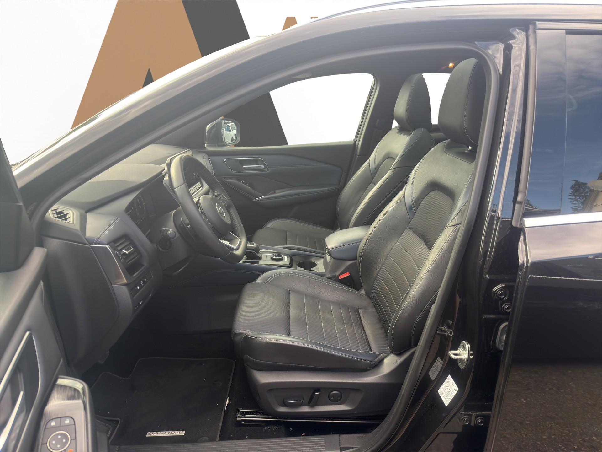 NISSAN Qashqai 1.3 DIG-T Tekna 4x4-image-8