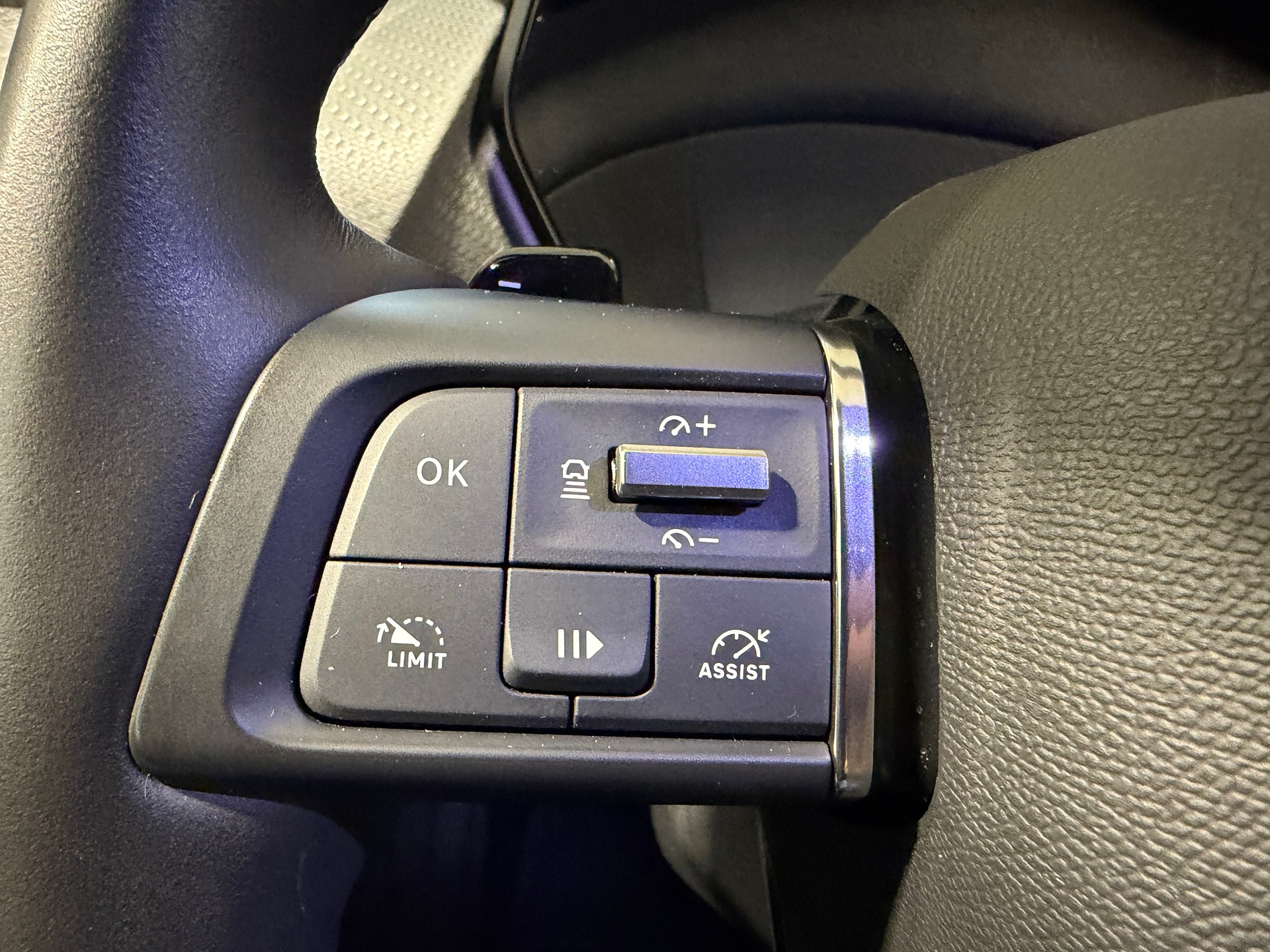 CITROEN C5 X 1.6i PureTech Shine EAT8-image-14