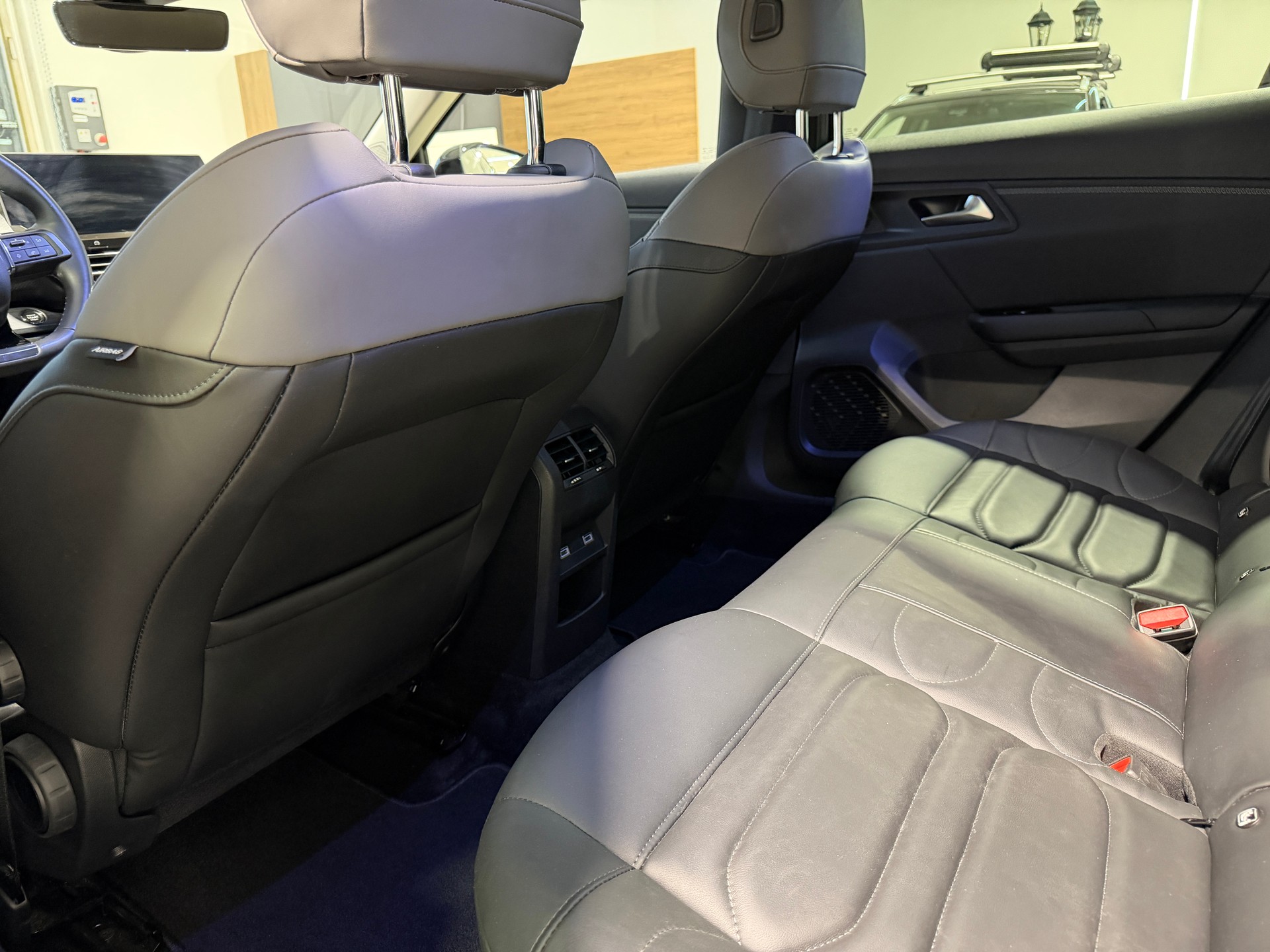 CITROEN C5 X 1.6i PureTech Shine EAT8-image-10