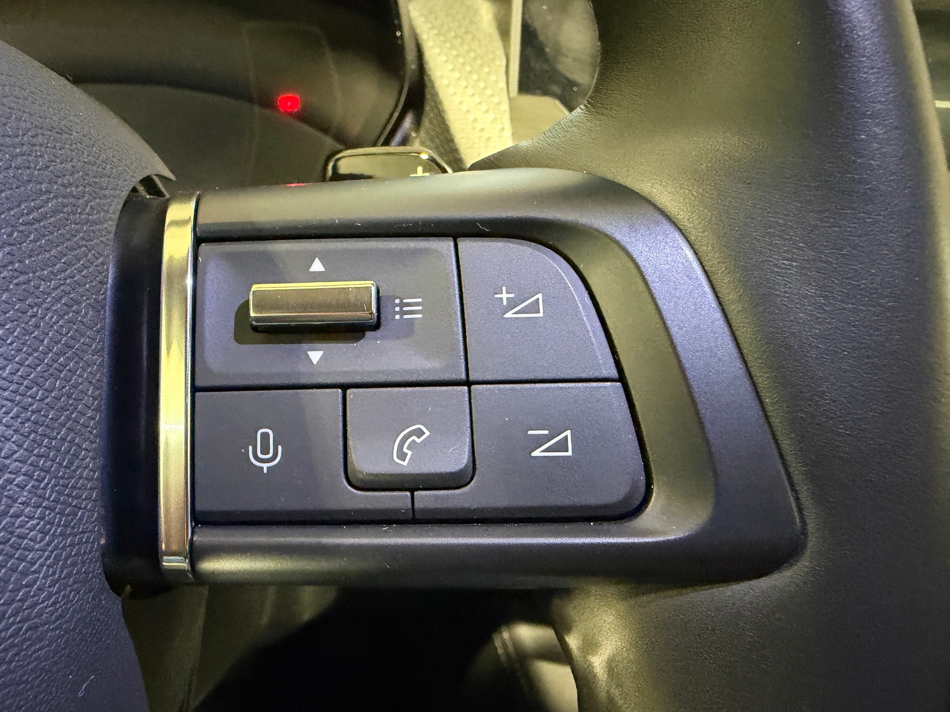 CITROEN C5 X 1.6i PureTech Shine EAT8-image-13