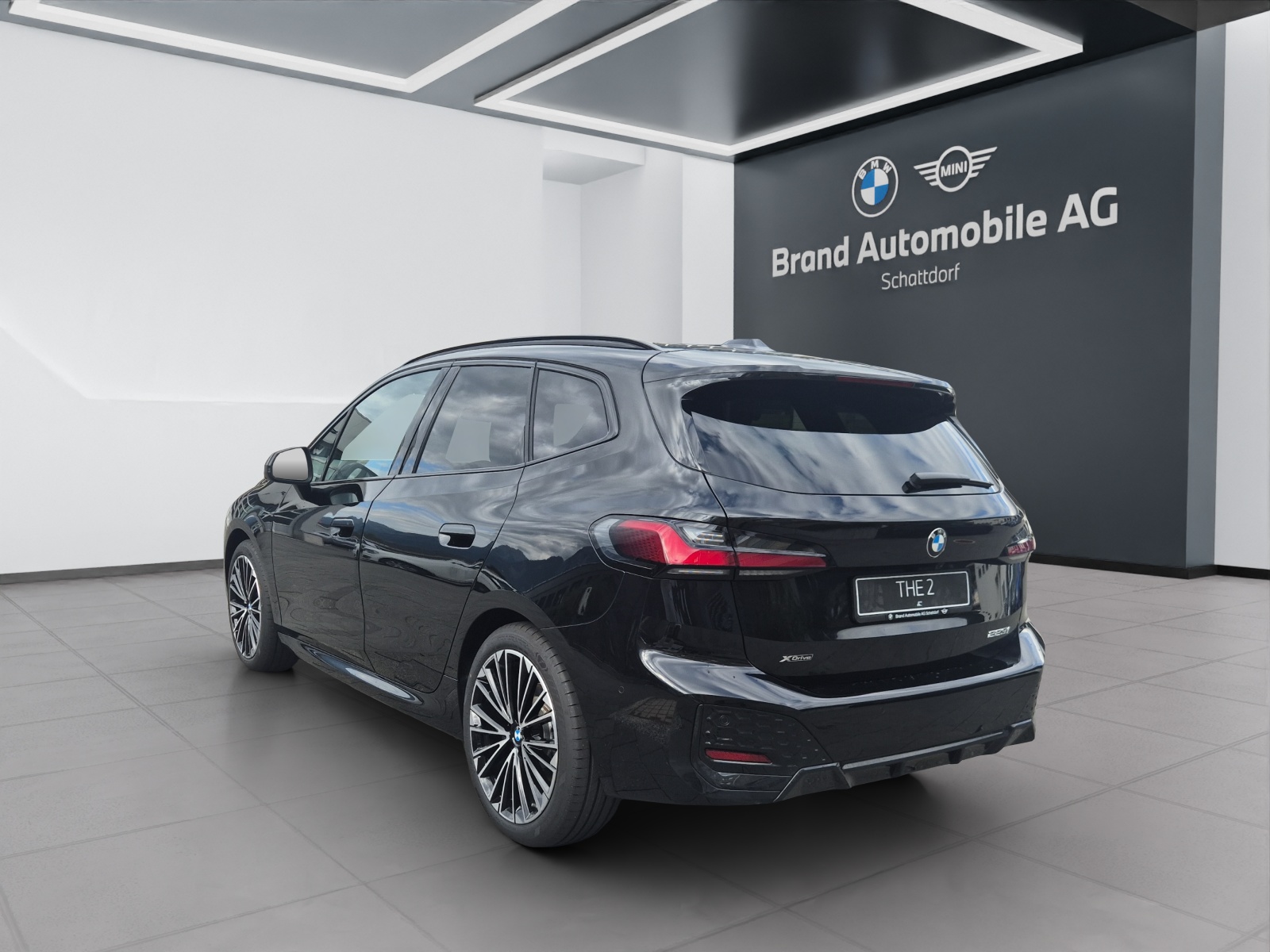BMW 223i xDrive Active Tourer-image-2