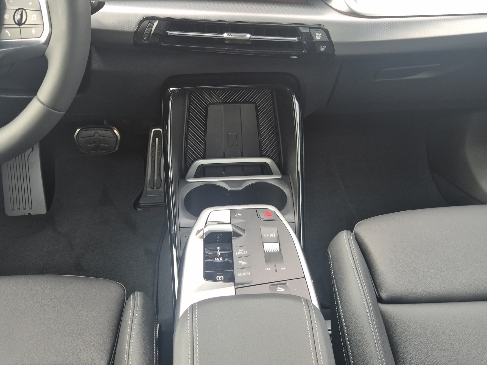BMW 223i xDrive Active Tourer-image-17
