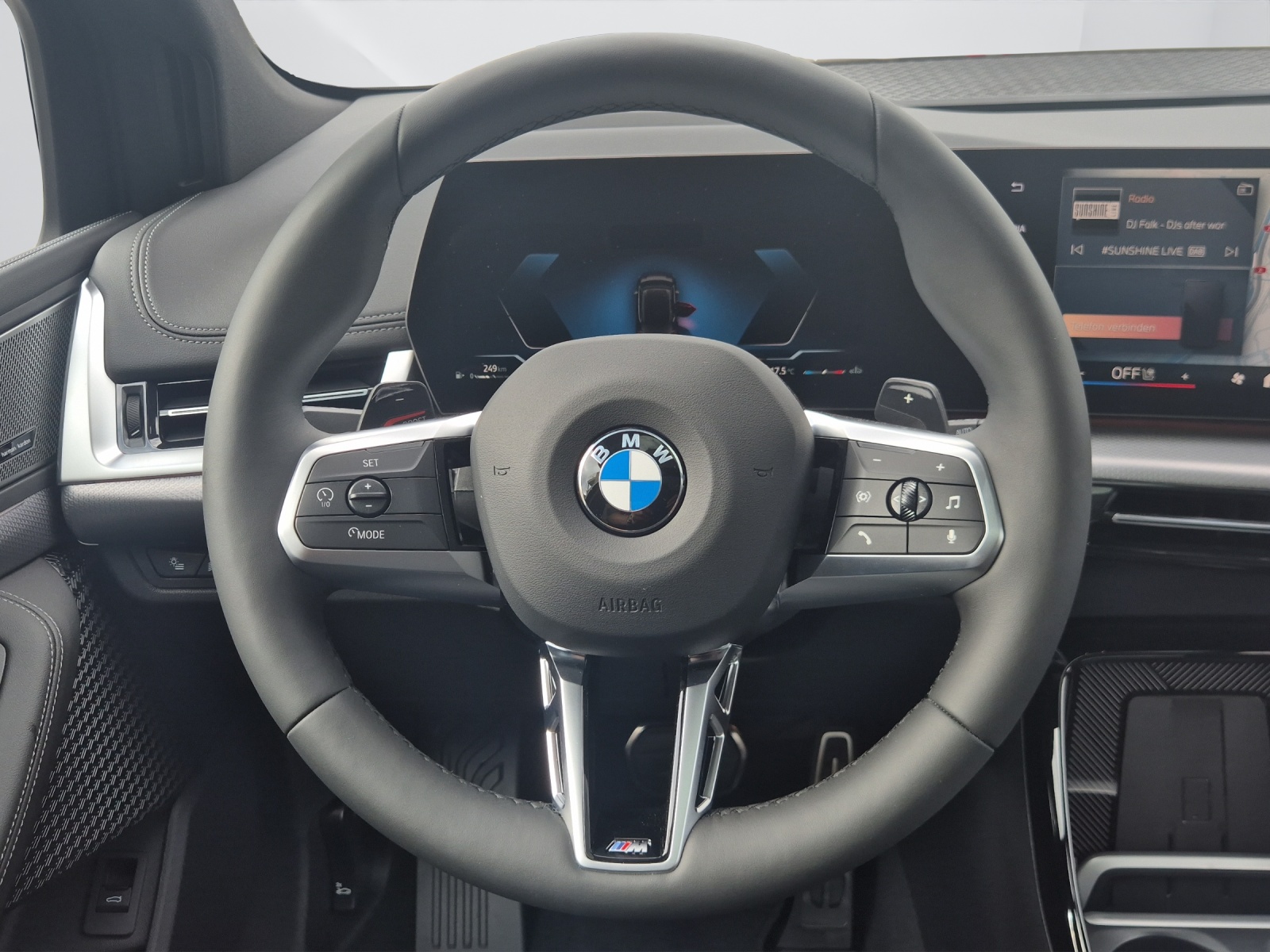 BMW 223i xDrive Active Tourer-image-16