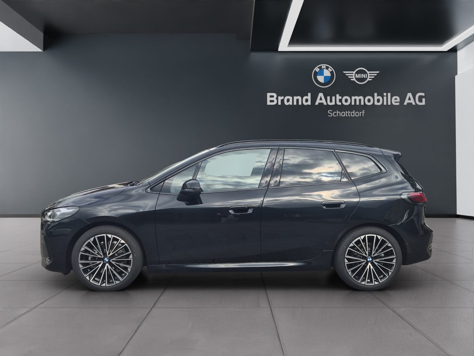 BMW 223i xDrive Active Tourer-image-1