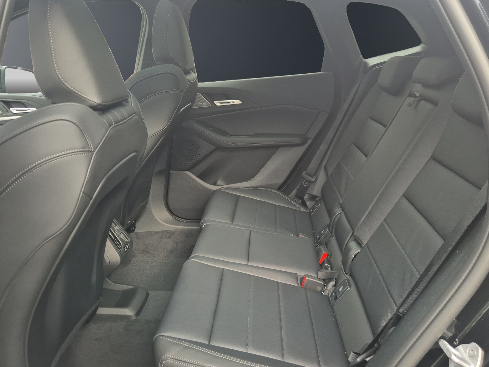 BMW 223i xDrive Active Tourer-image-11