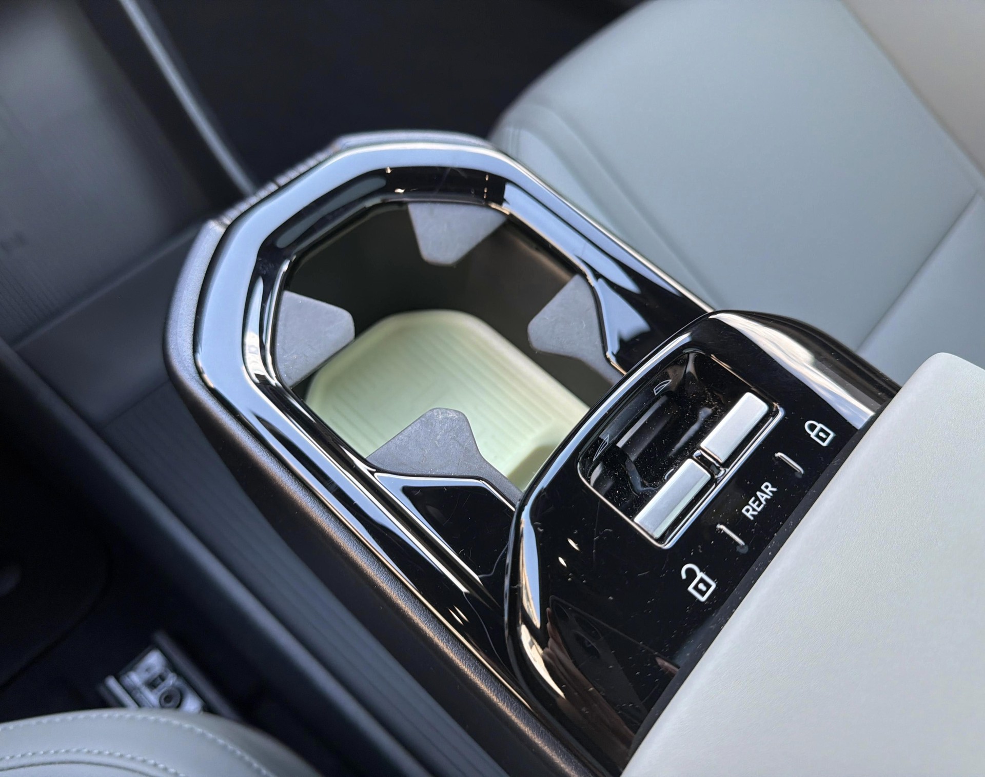 VOLVO EX 30 E60 Twin Ultra Performanc-image-12