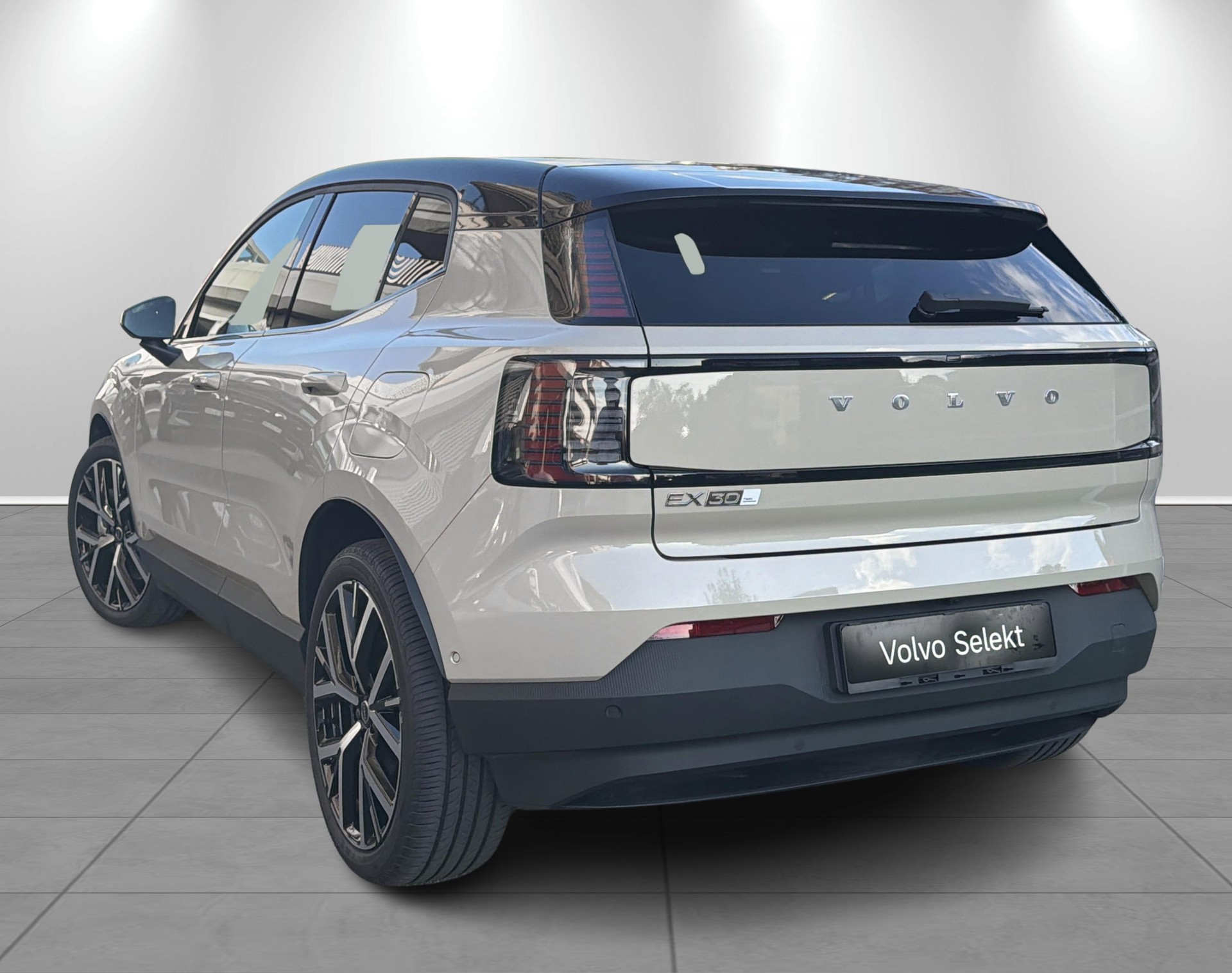 VOLVO EX 30 E60 Twin Ultra Performanc-image-1