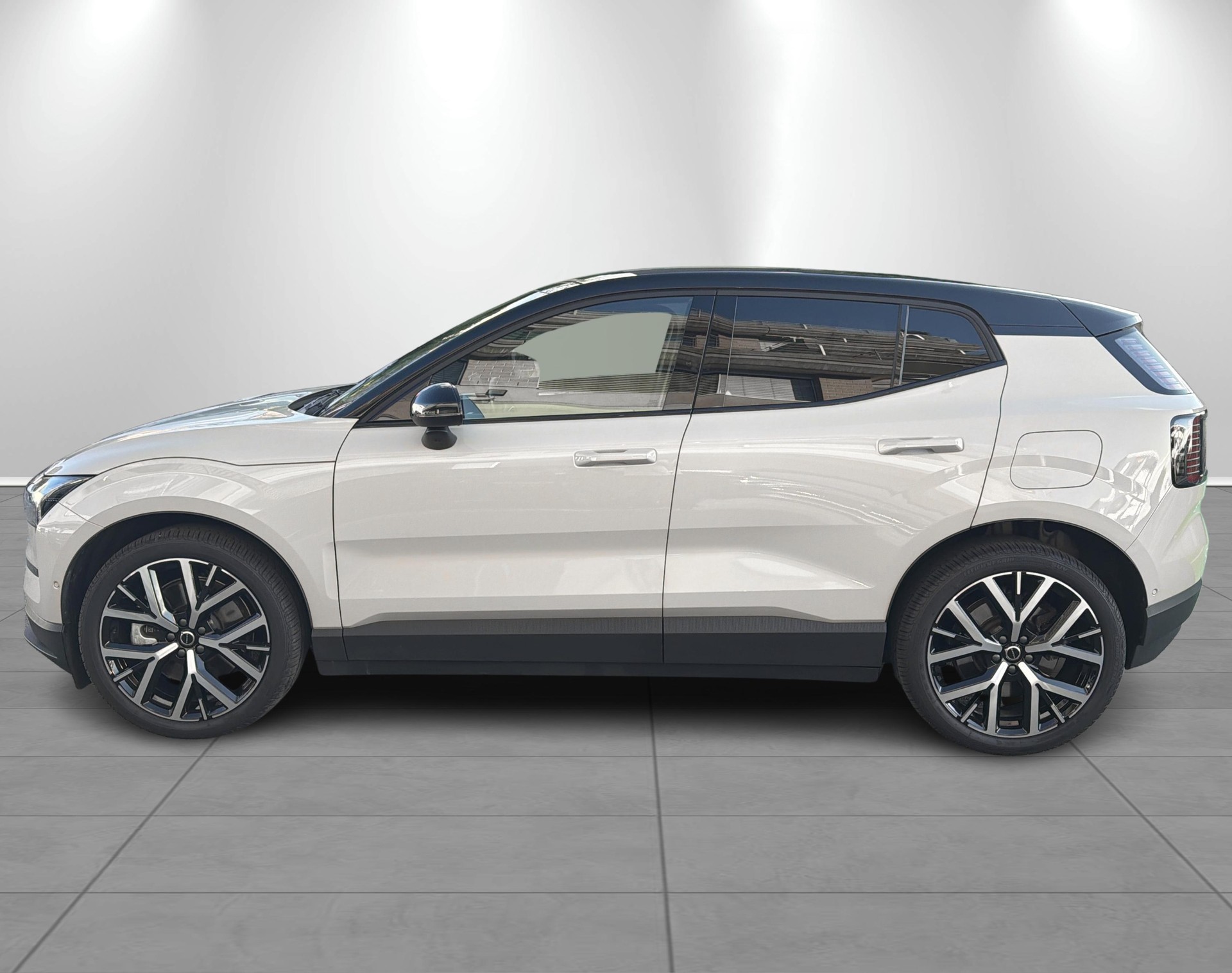 VOLVO EX 30 E60 Twin Ultra Performanc-image-2