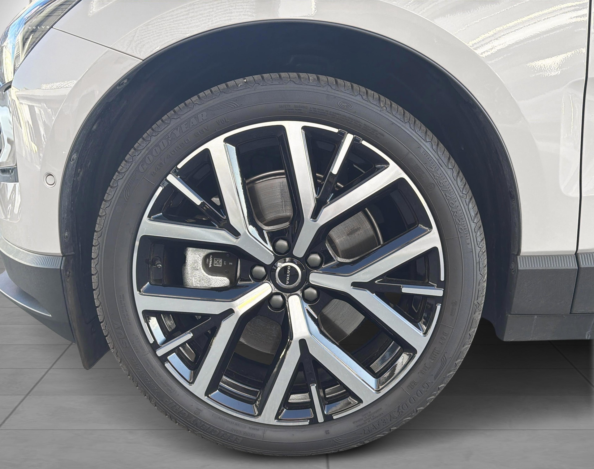 VOLVO EX 30 E60 Twin Ultra Performanc-image-9