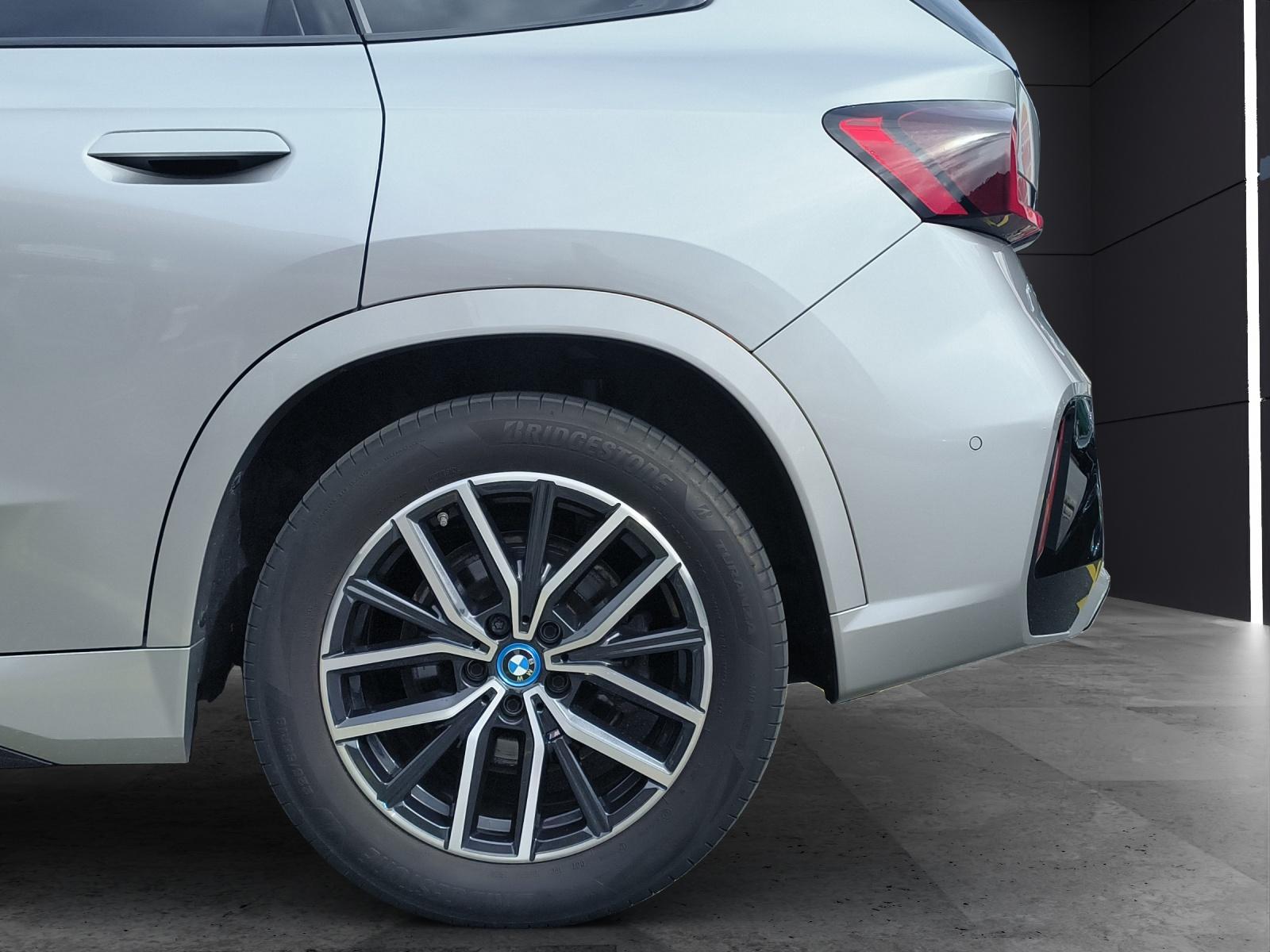 BMW iX1 U11 30 xDrive-image-9
