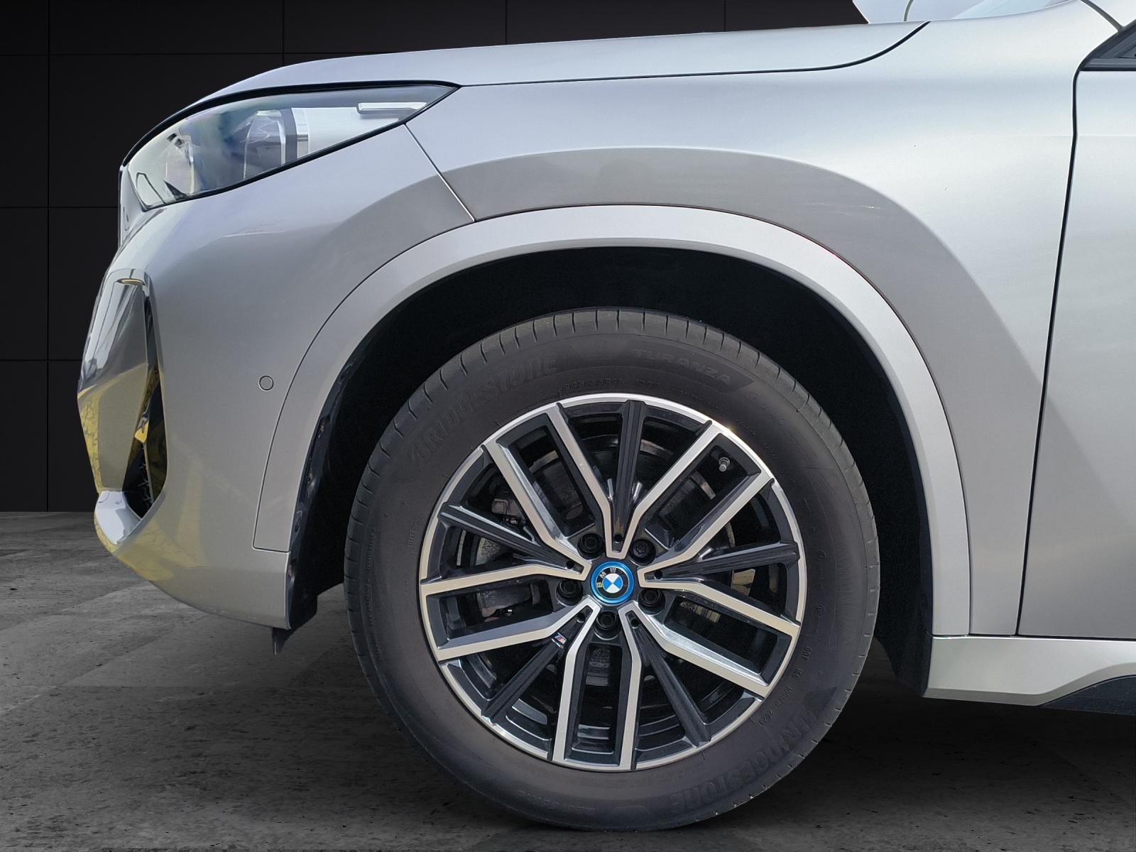 BMW iX1 U11 30 xDrive-image-8