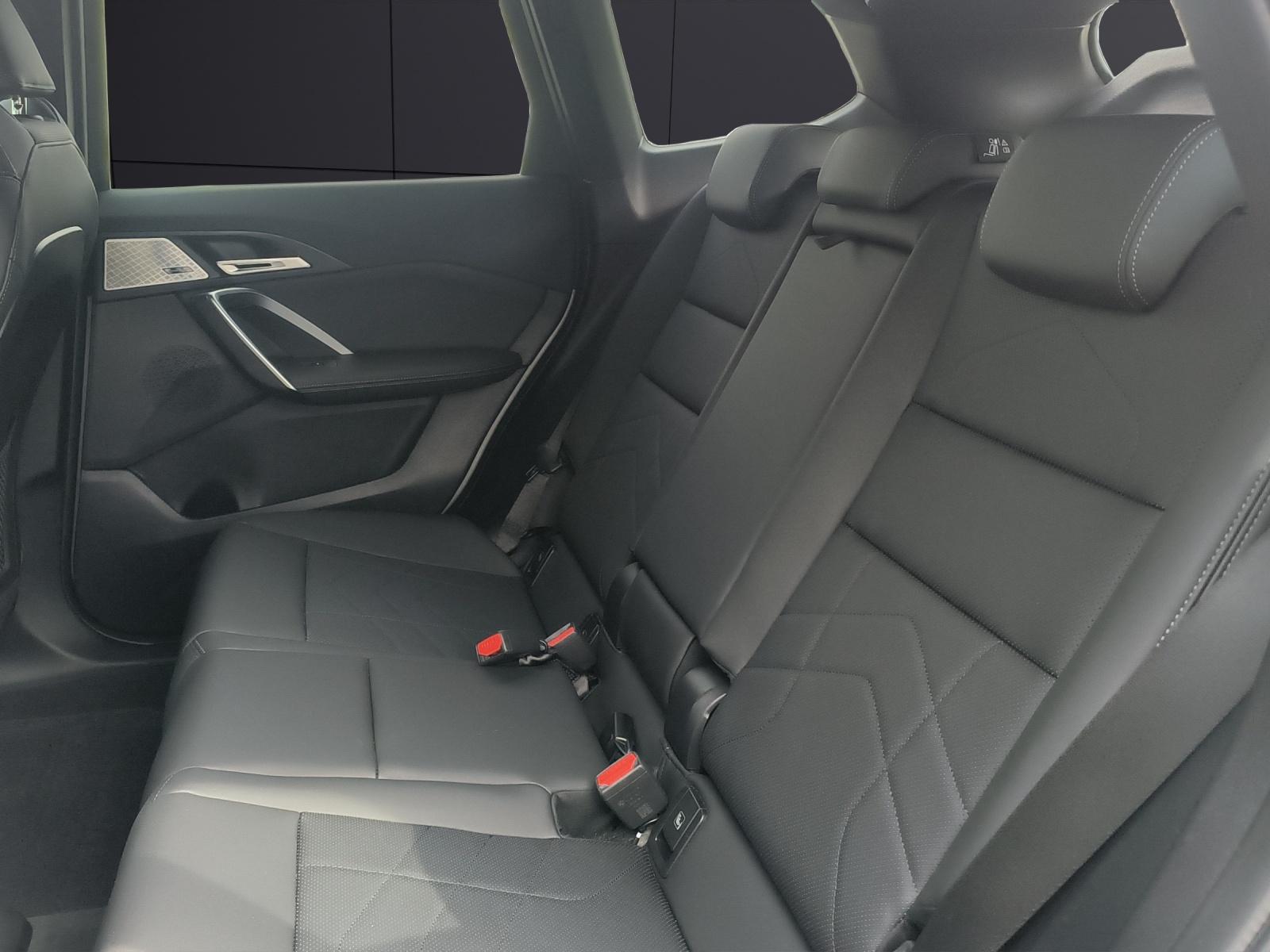 BMW iX1 U11 30 xDrive-image-12