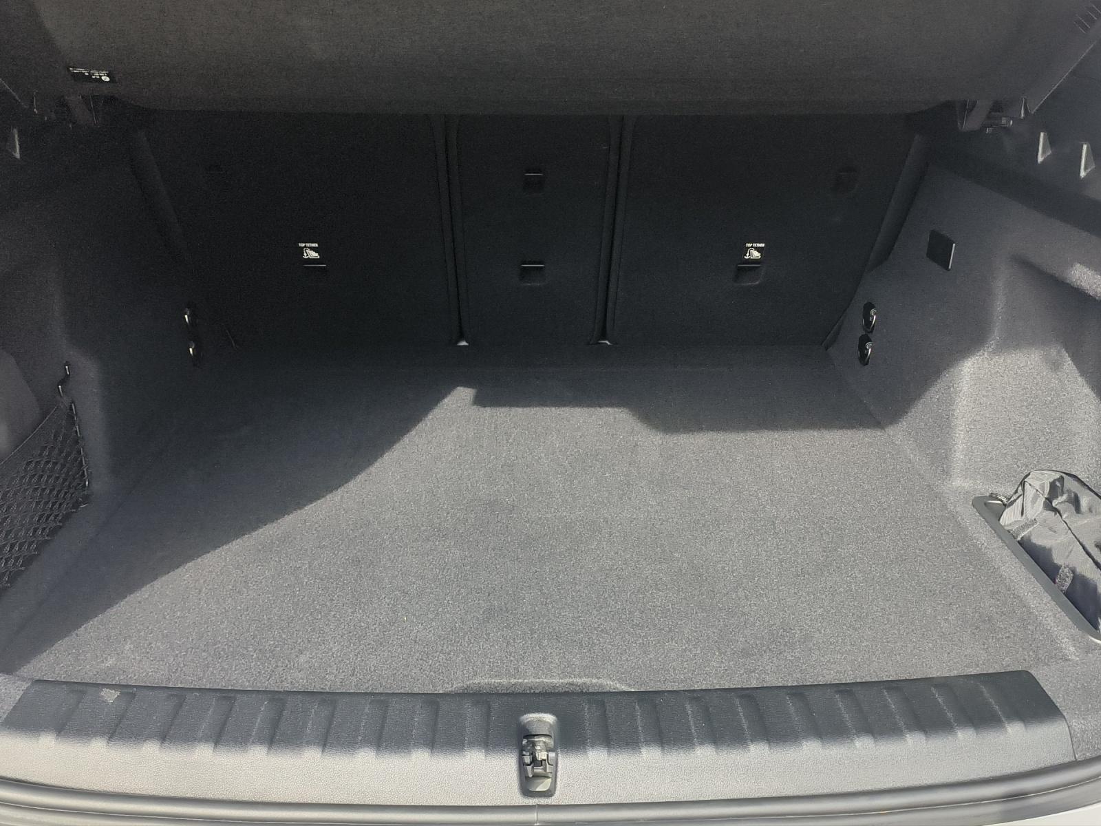 BMW iX1 U11 30 xDrive-image-13