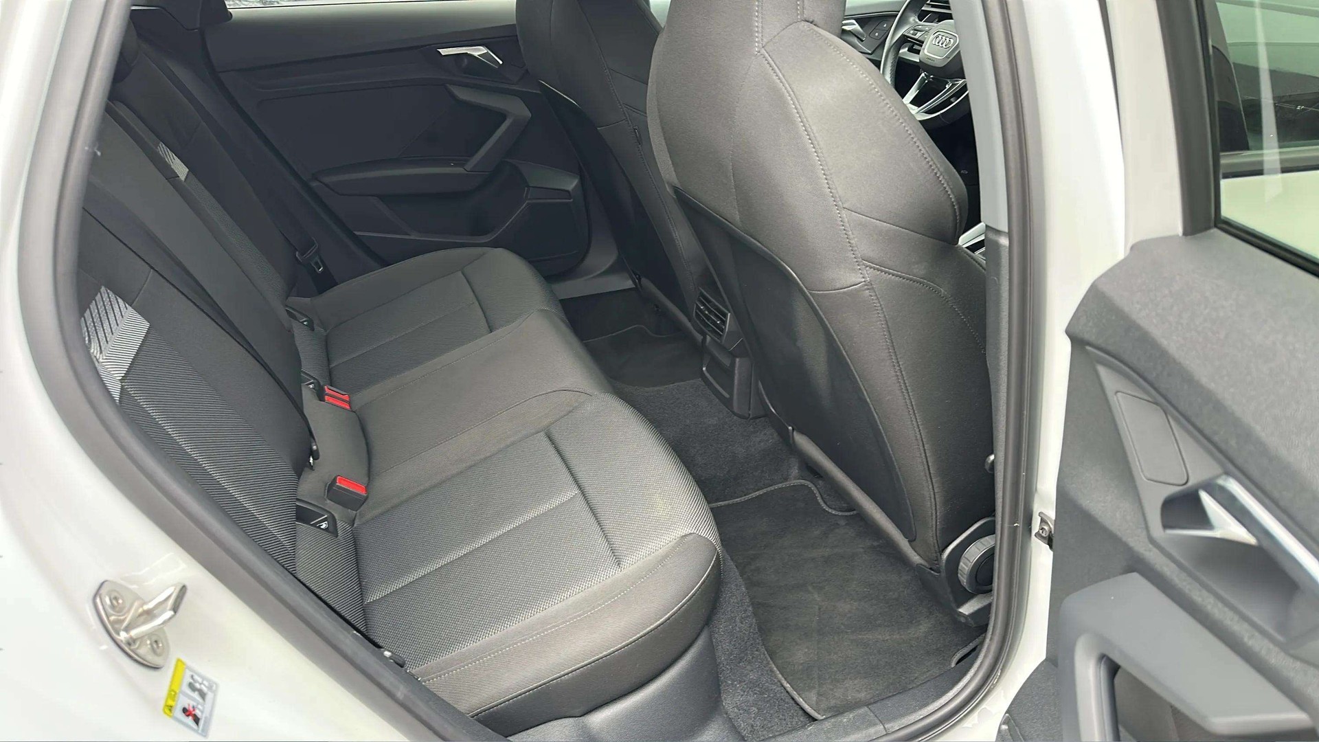 AUDI A3 Sportback 35 TFSI S line S-tronic-image-13