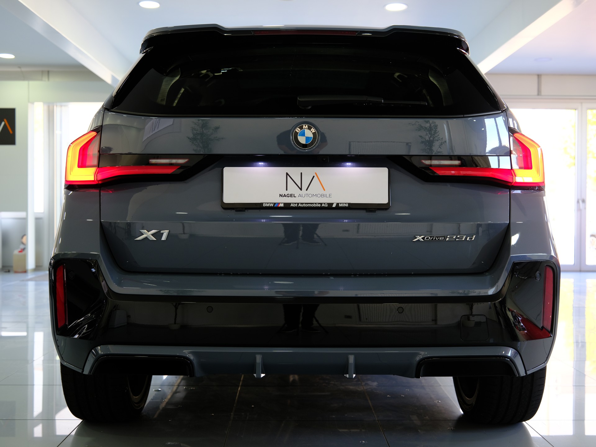 BMW X1 xDrive 23d 48V M Sport *360° Kamera* *Panoramadach*-image-5
