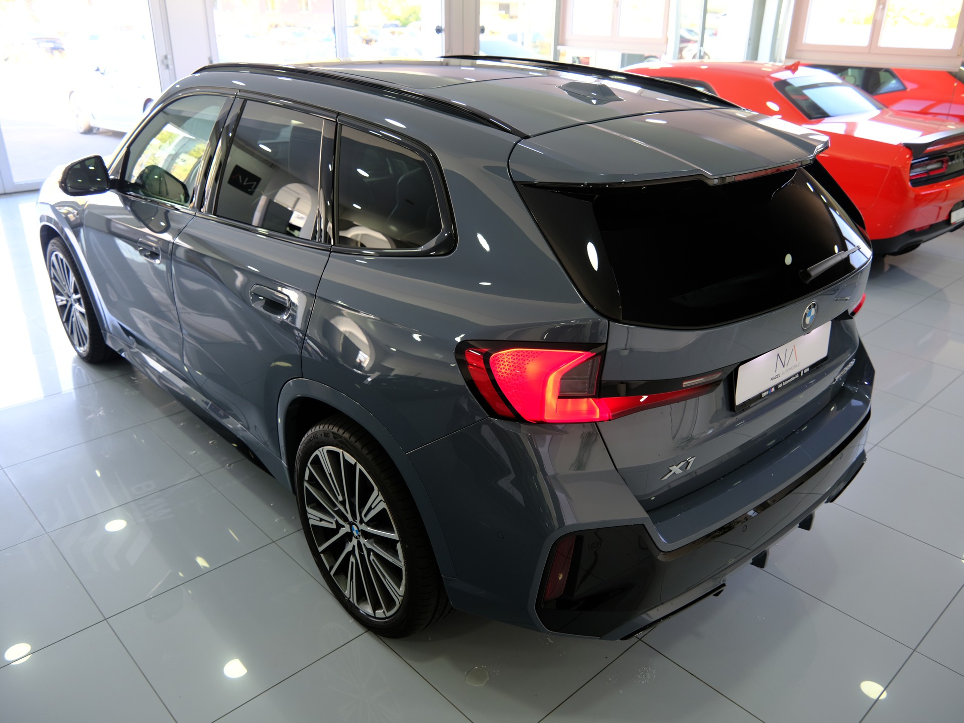 BMW X1 xDrive 23d 48V M Sport *360° Kamera* *Panoramadach*-image-14
