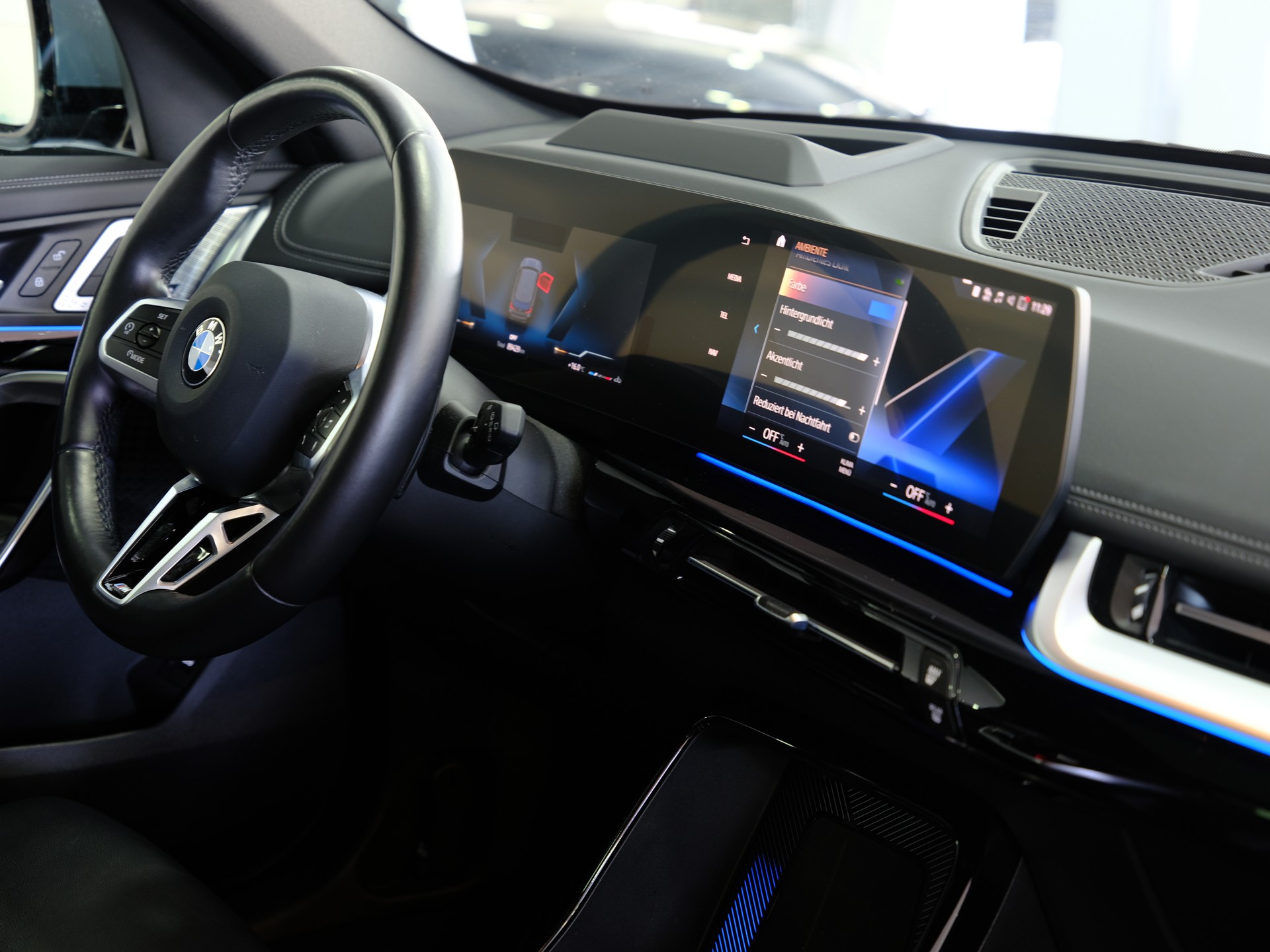 BMW X1 xDrive 23d 48V M Sport *360° Kamera* *Panoramadach*-image-19