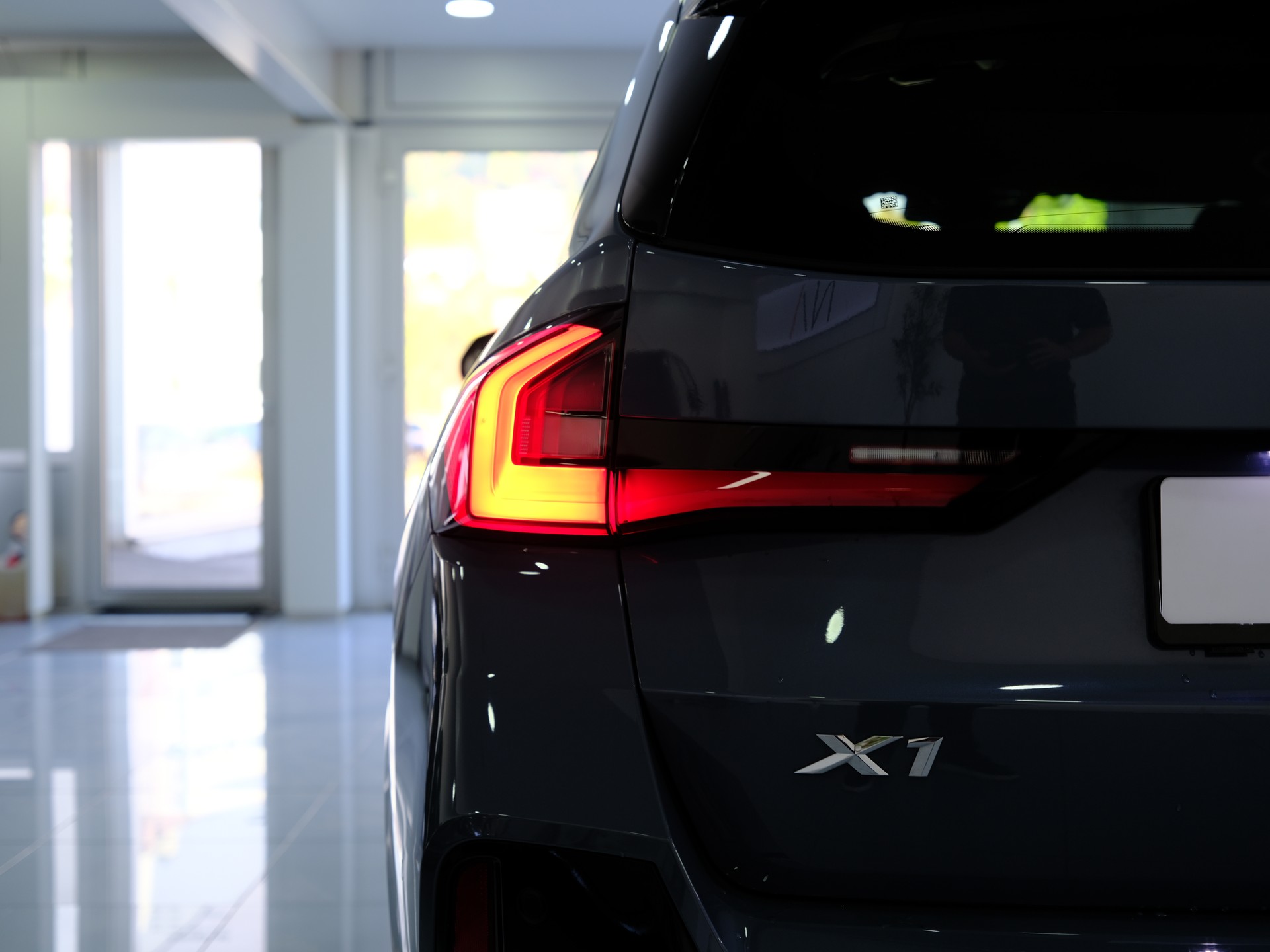 BMW X1 xDrive 23d 48V M Sport *360° Kamera* *Panoramadach*-image-10