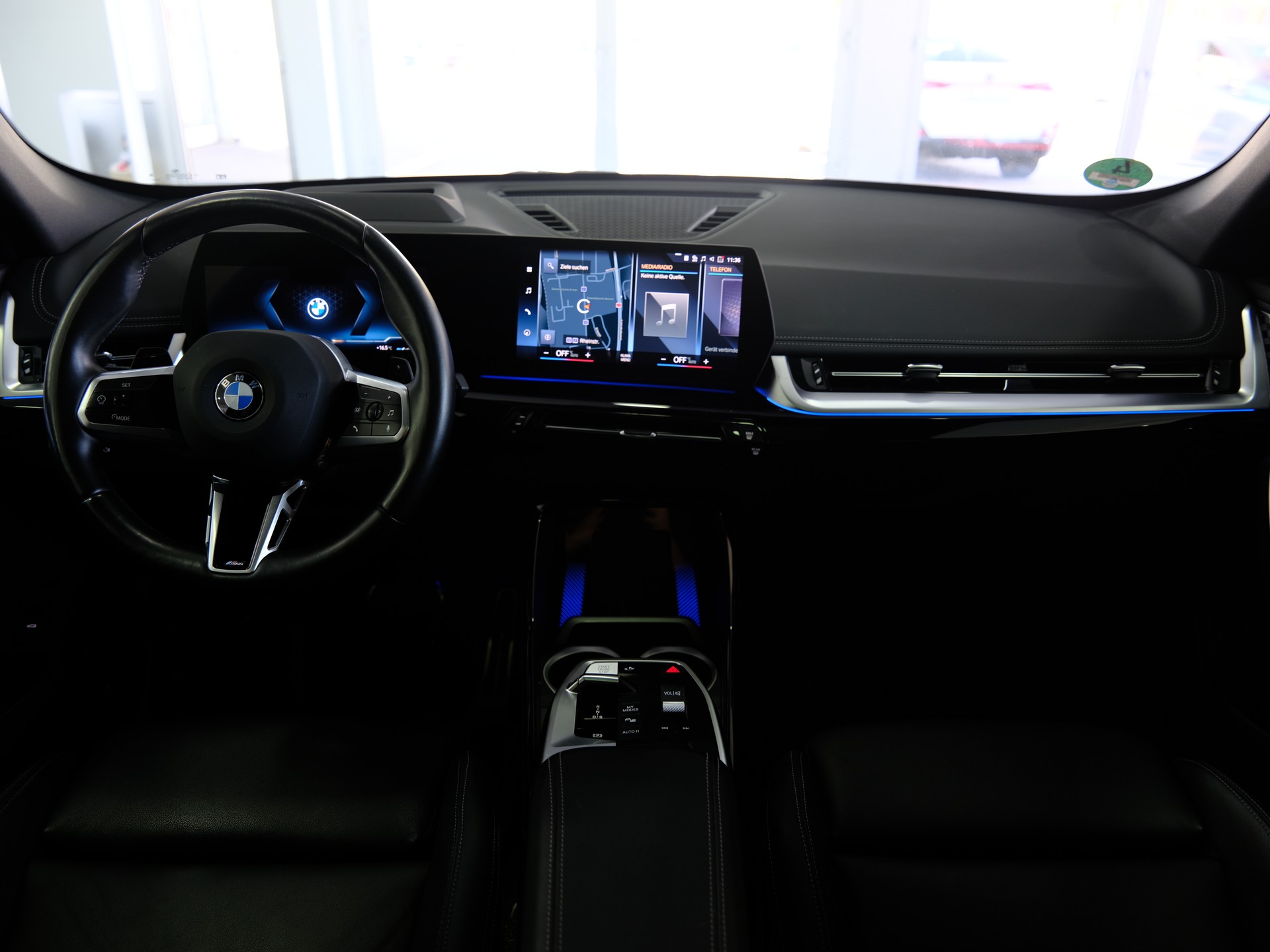 BMW X1 xDrive 23d 48V M Sport *360° Kamera* *Panoramadach*-image-28