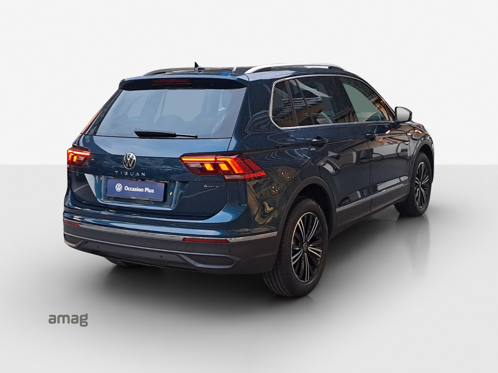 VW Tiguan 2.0TSI Life 4Motion DSG-image-4