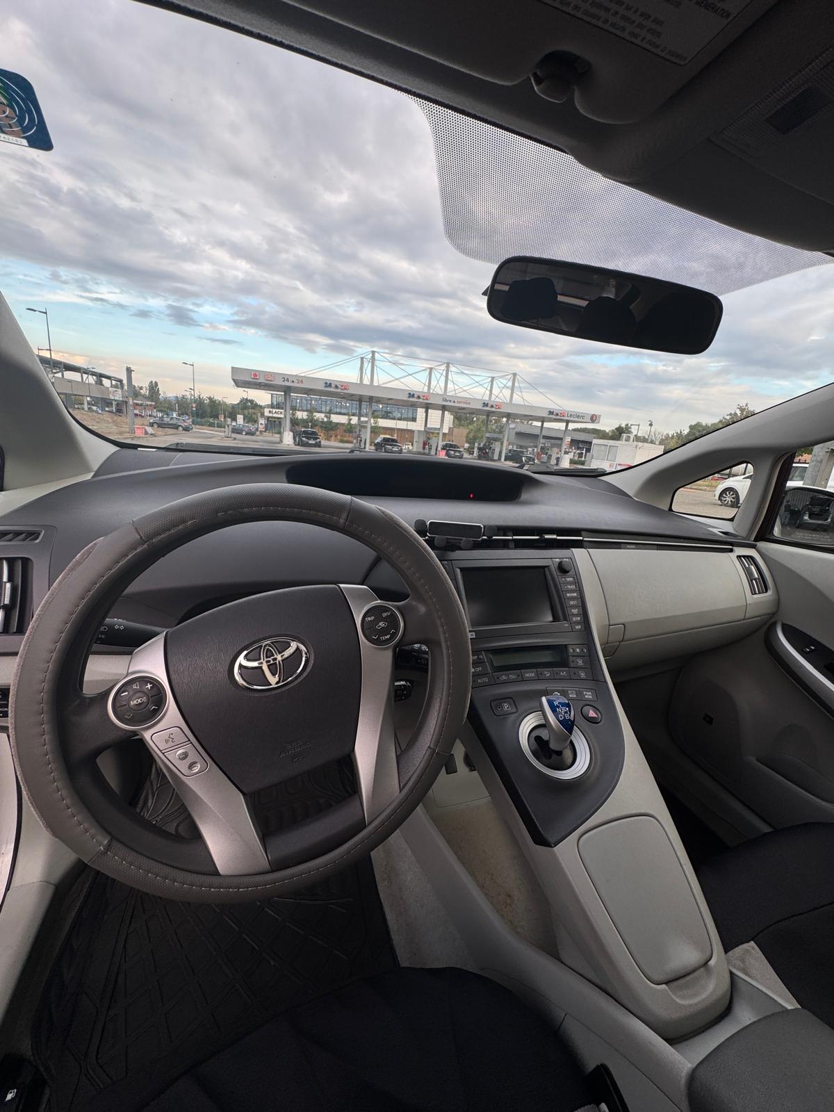 TOYOTA Prius 3 1.8 VVTi HSD S.Premium-image-3
