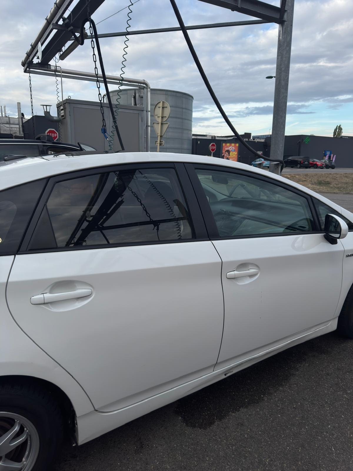 TOYOTA Prius 3 1.8 VVTi HSD S.Premium-image-2