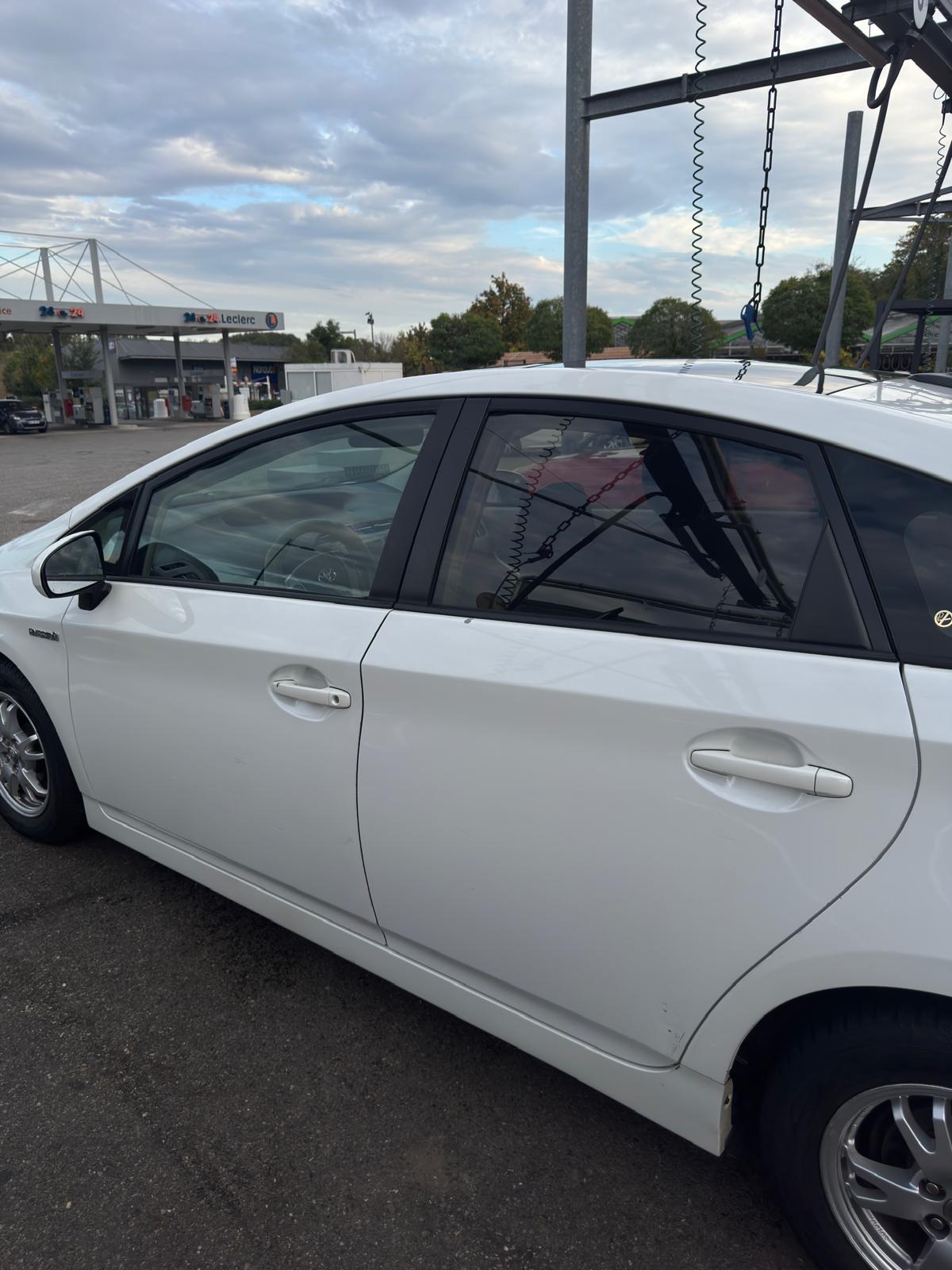 TOYOTA Prius 3 1.8 VVTi HSD S.Premium-image-1