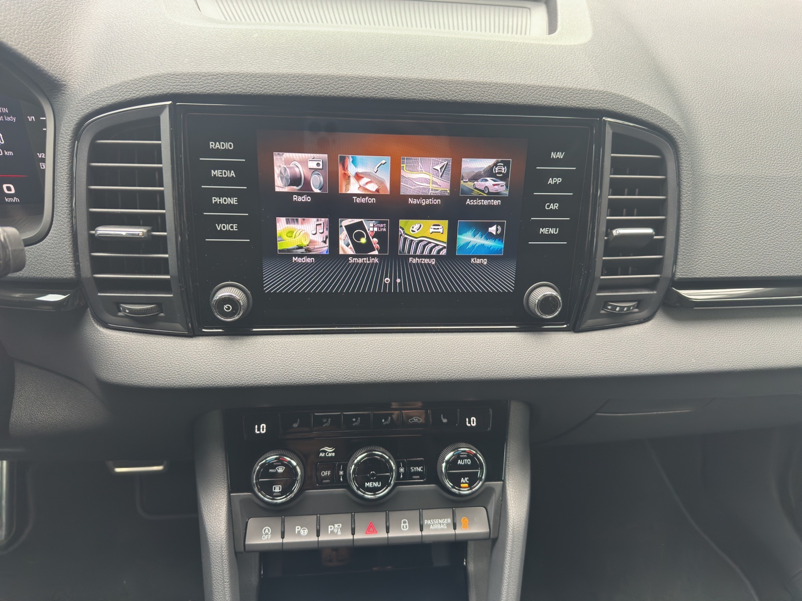 SKODA Karoq 2.0 TSI SportLine 4x4 DSG-image-10