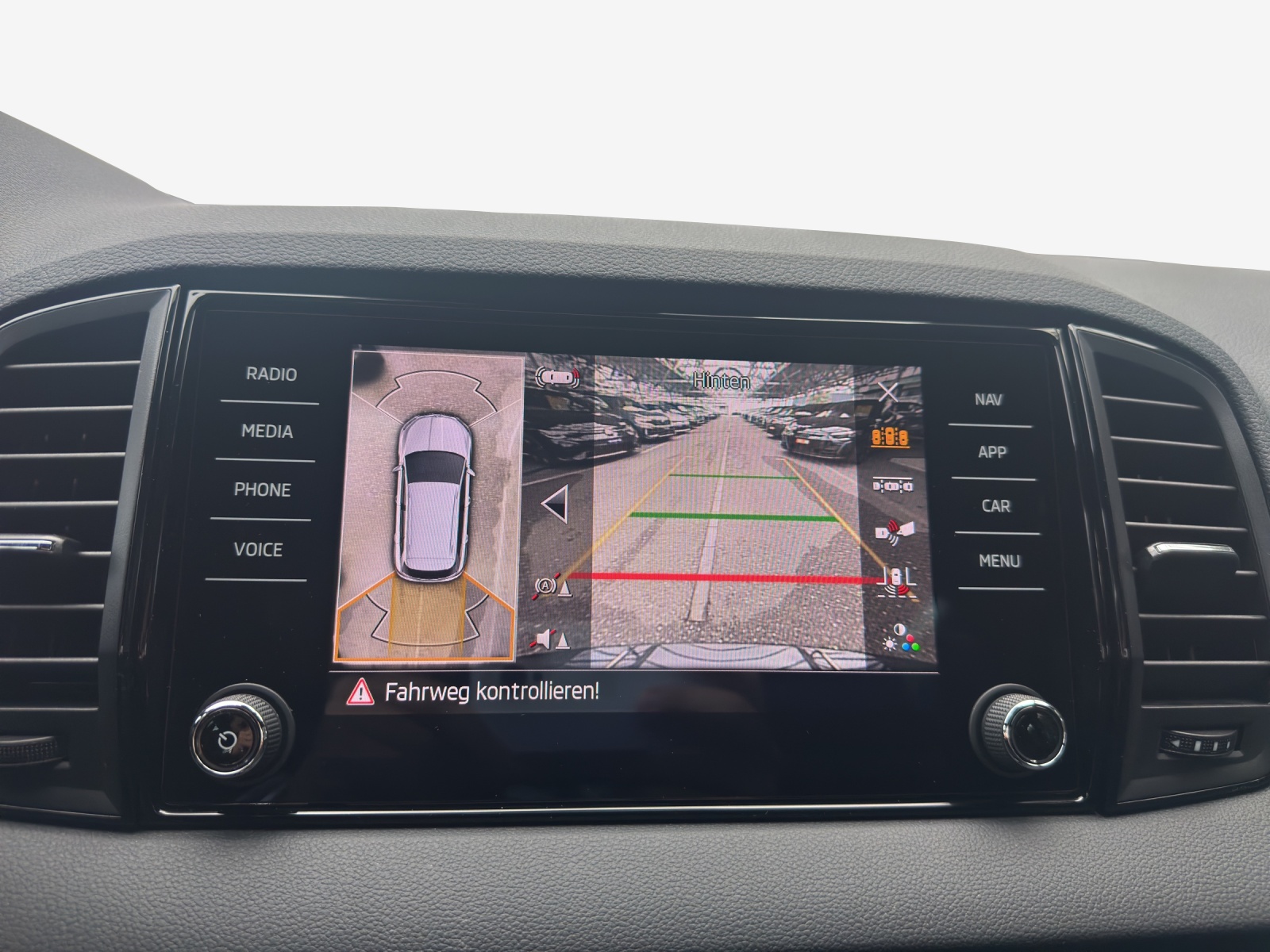 SKODA Karoq 2.0 TSI SportLine 4x4 DSG-image-15