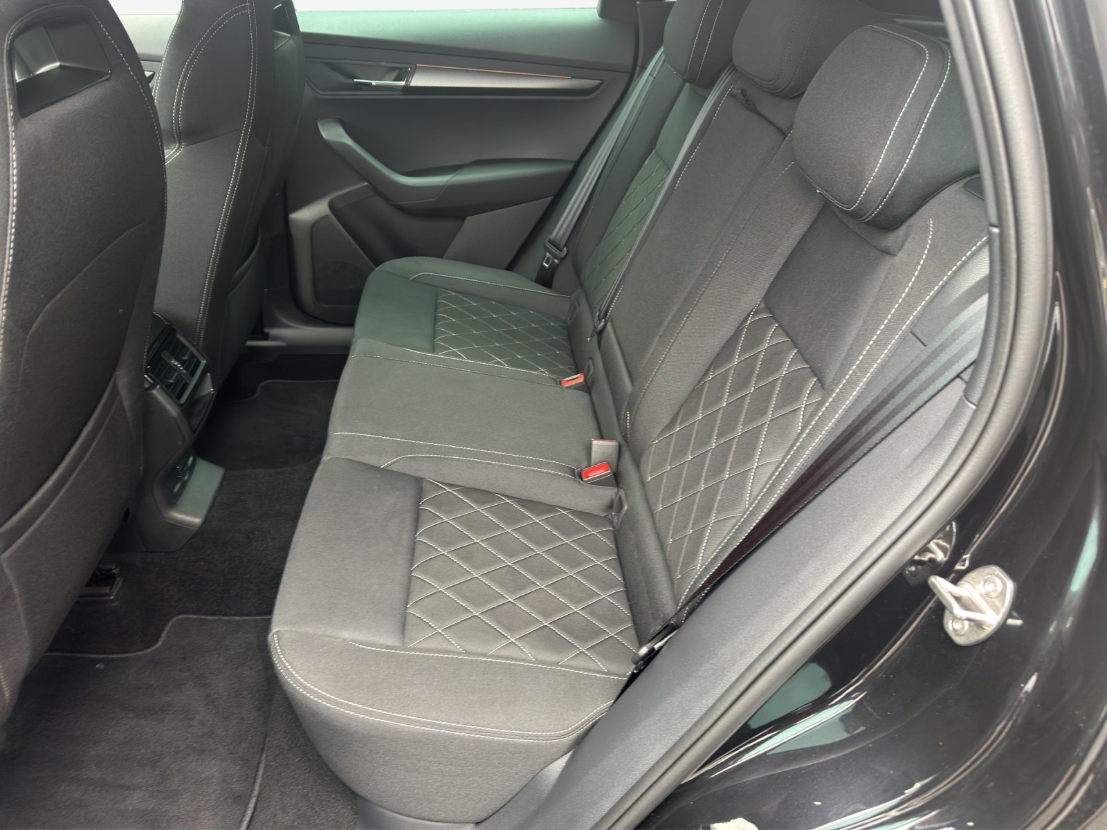 SKODA Karoq 2.0 TSI SportLine 4x4 DSG-image-11