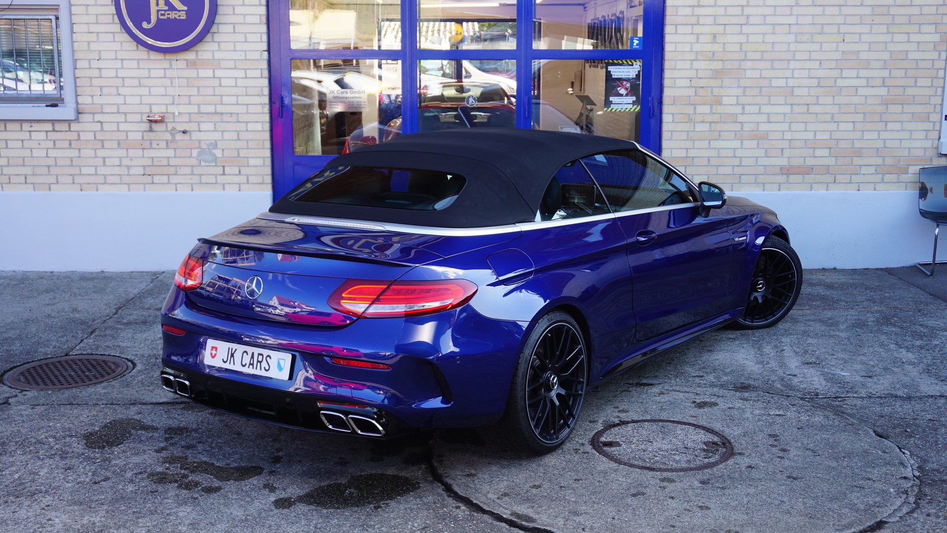 MERCEDES-BENZ C 63 AMG Cabriolet-image-10