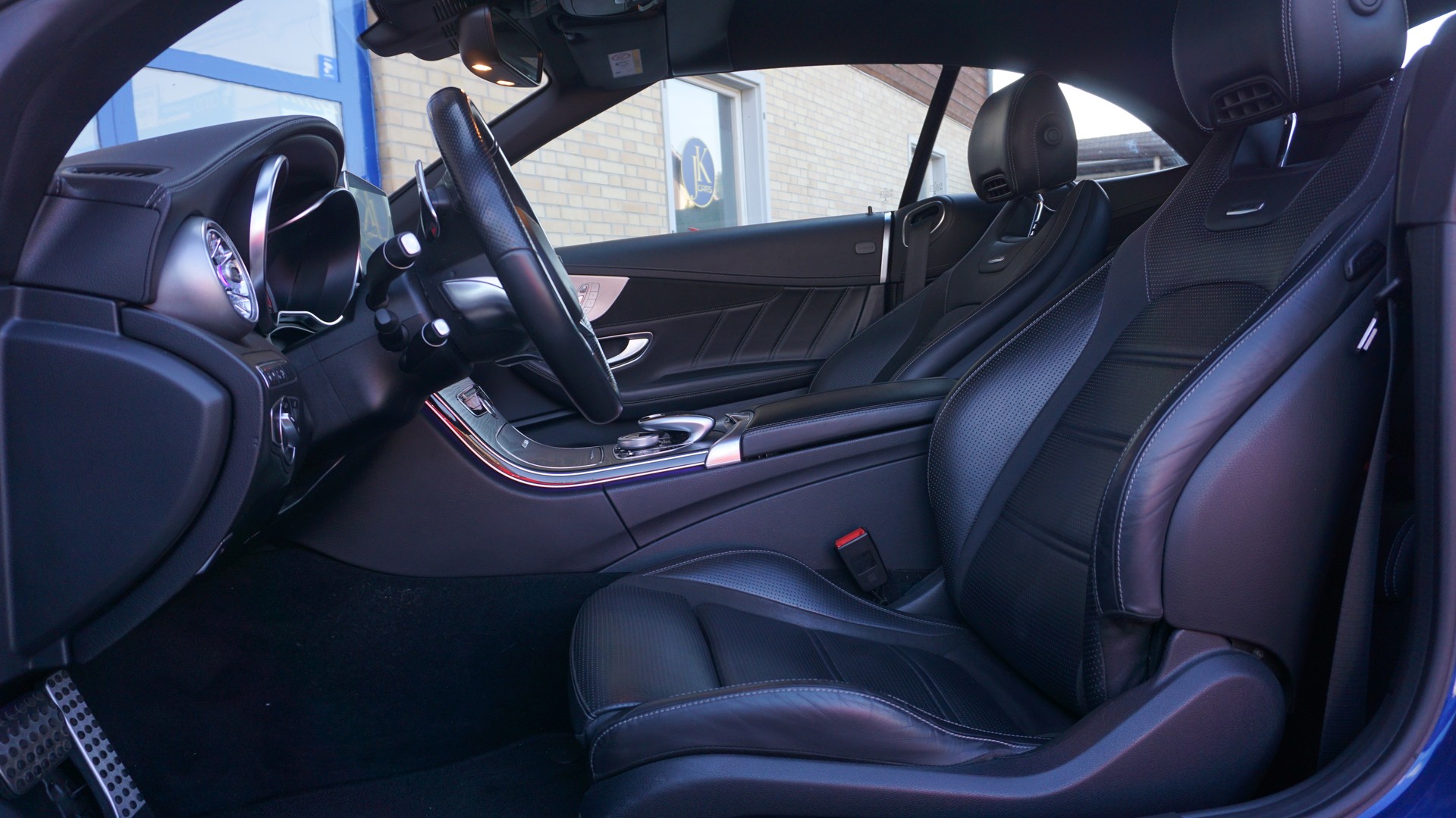 MERCEDES-BENZ C 63 AMG Cabriolet-image-17