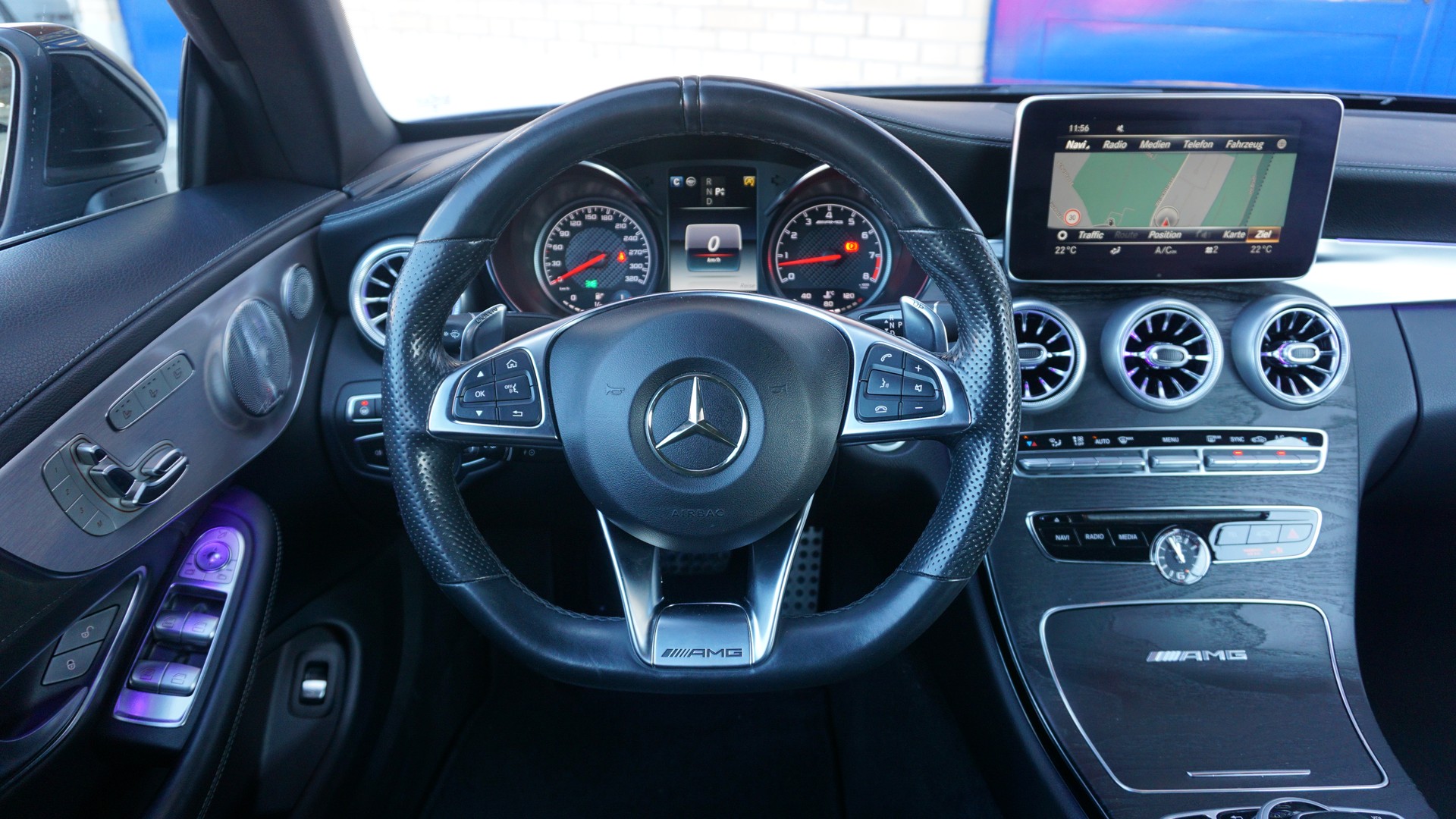 MERCEDES-BENZ C 63 AMG Cabriolet-image-14