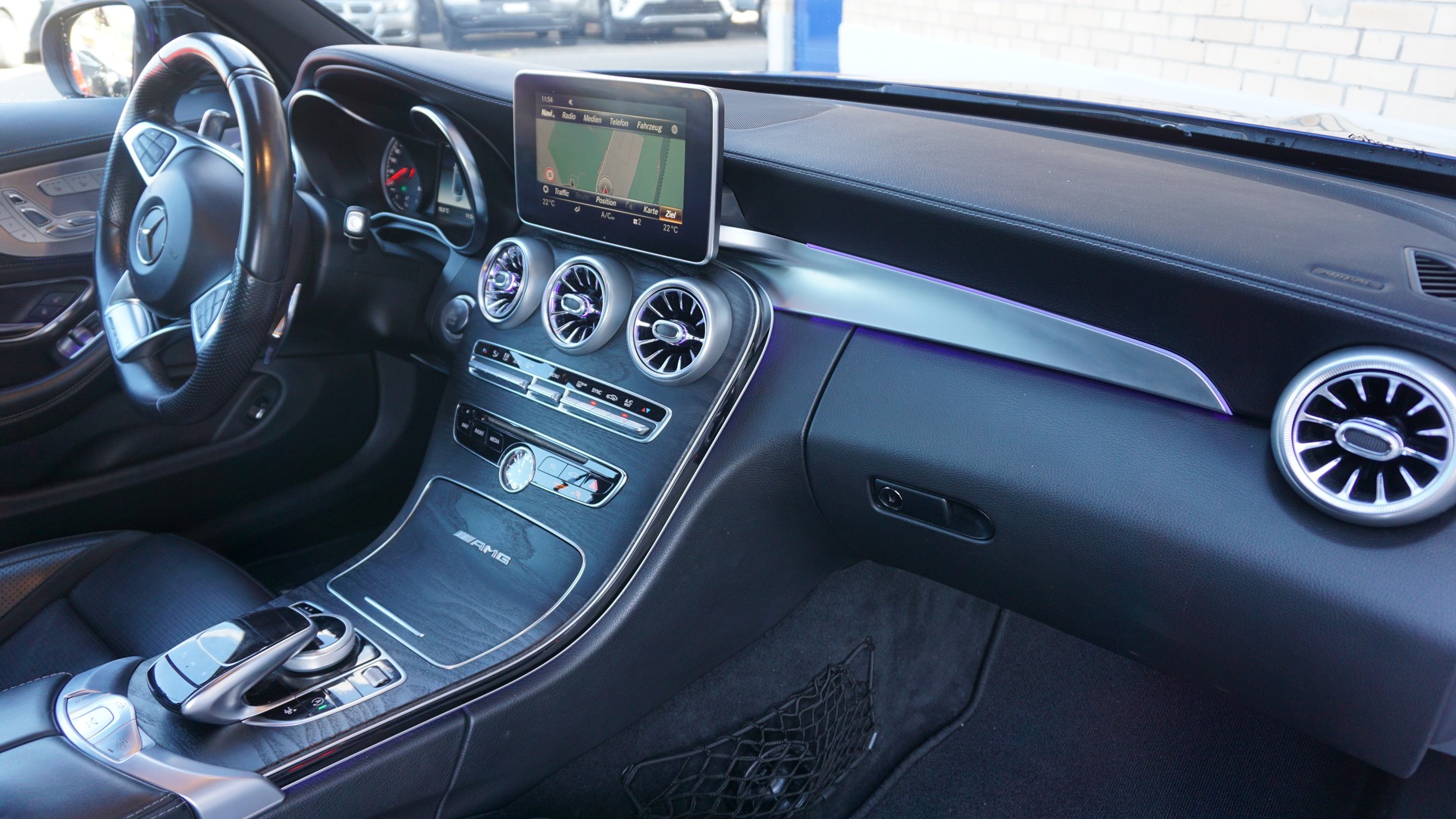 MERCEDES-BENZ C 63 AMG Cabriolet-image-16
