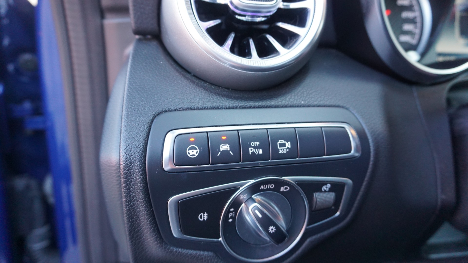 MERCEDES-BENZ C 63 AMG Cabriolet-image-23