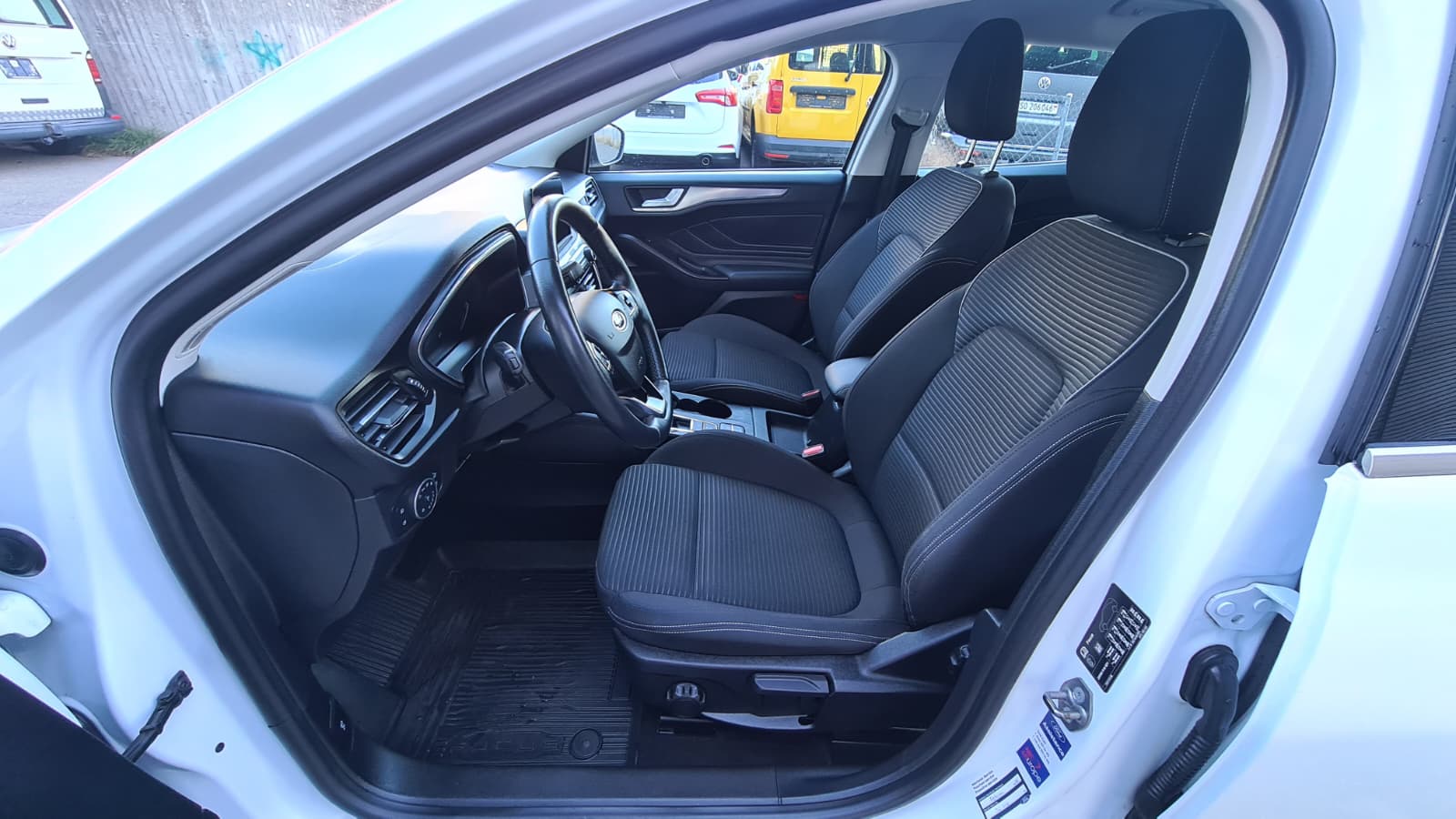 FORD Focus 2.0 TDCi Cool Connect Automatic ** Gr-Navi ** RF-Kamera ** PDC ** Sitzheizung ** Anh-Kupplung ** Frisch Ab MFK & Service-image-17